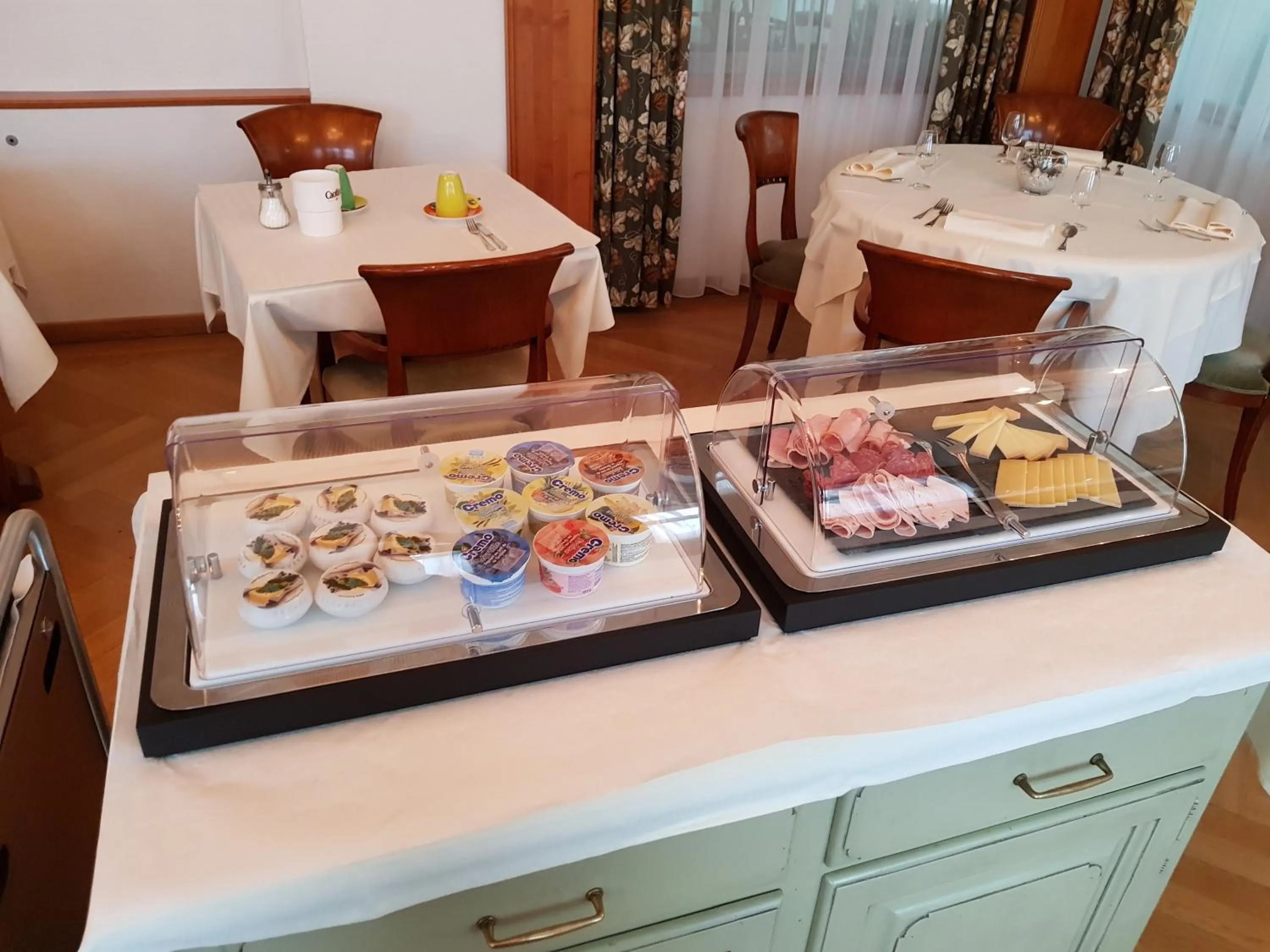 Breakfast in Hôtel Restaurant Cave Bel-Air