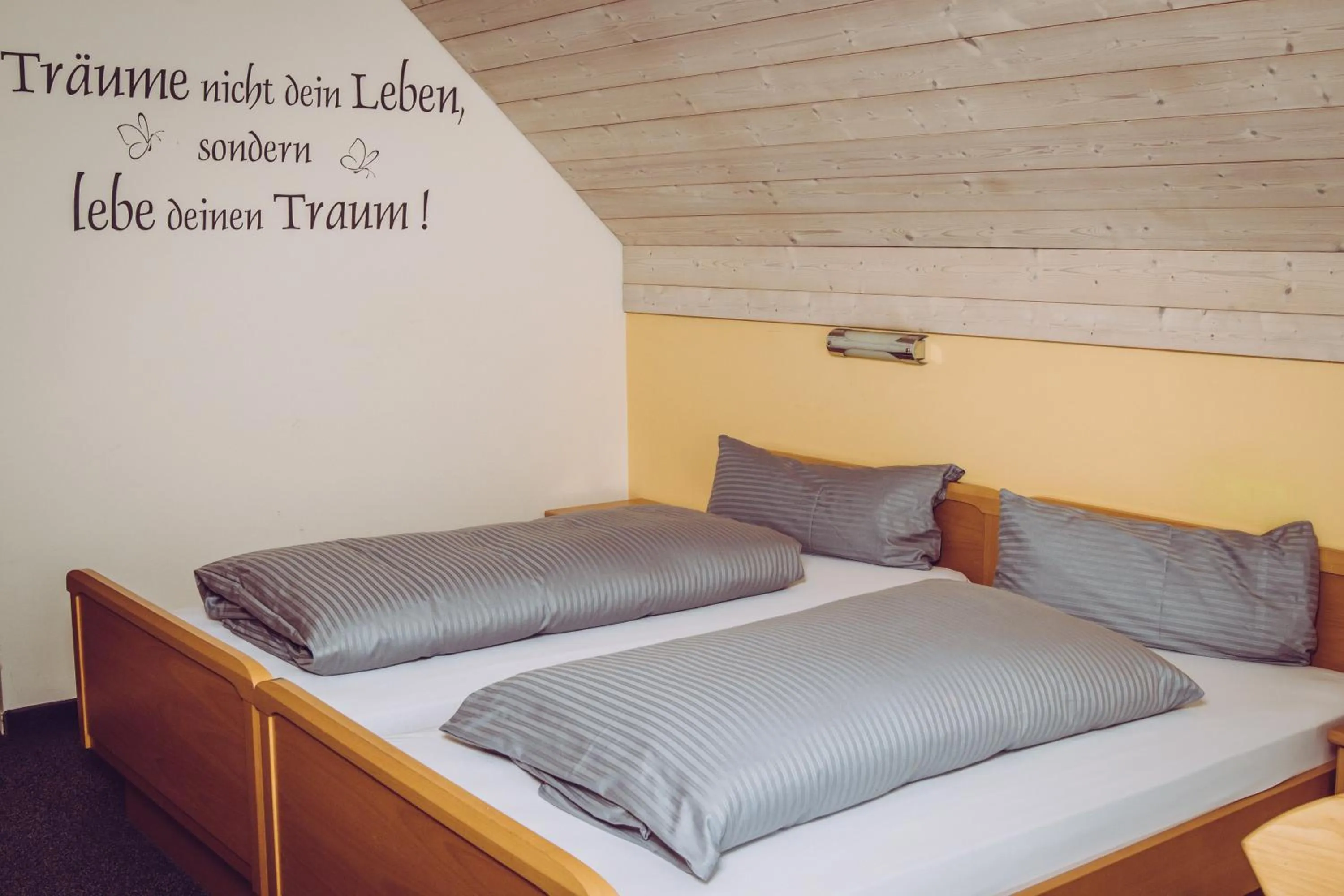 Bed in Gasthof zur Brücke