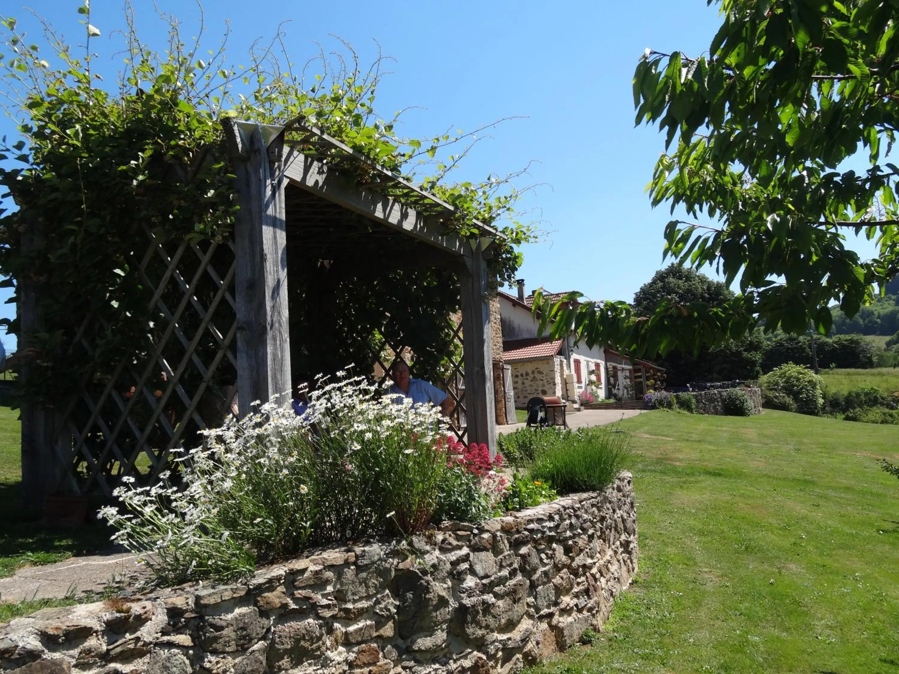 Property building, Garden in Chambres d'Hôtes La Chouette