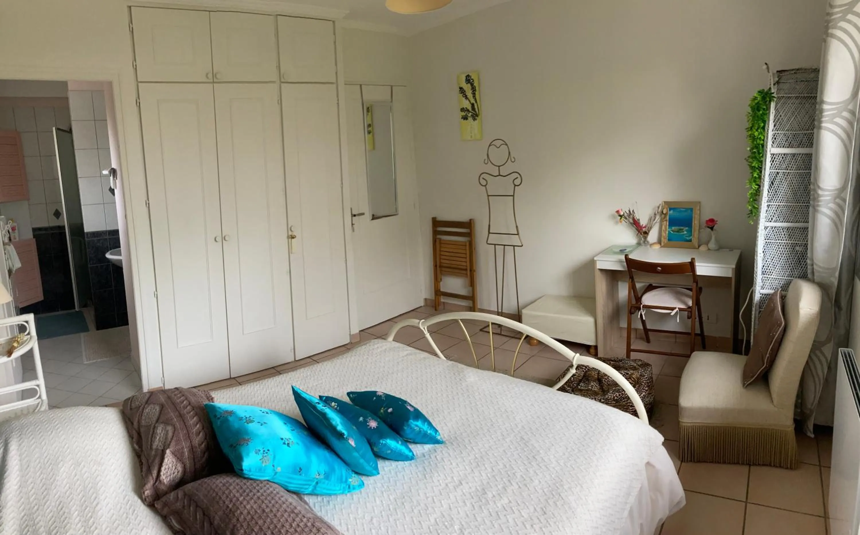 Bedroom in Maison Chevreuse, chambre chez l'habitant