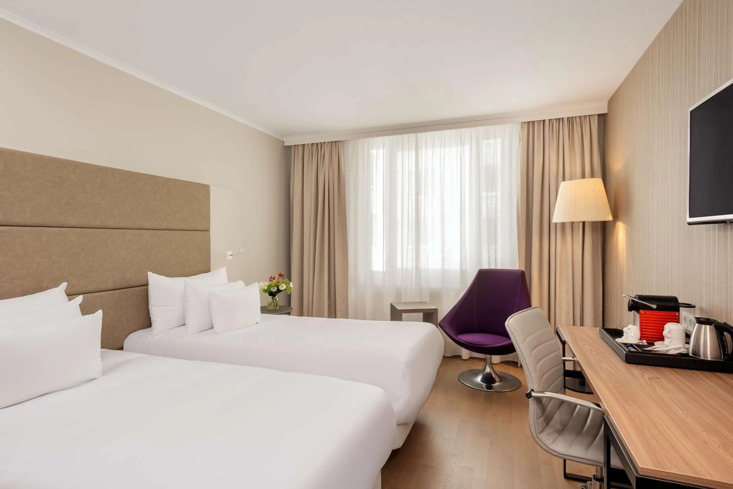 Bedroom, Bed in NH Collection Berlin Mitte am Checkpoint Charlie