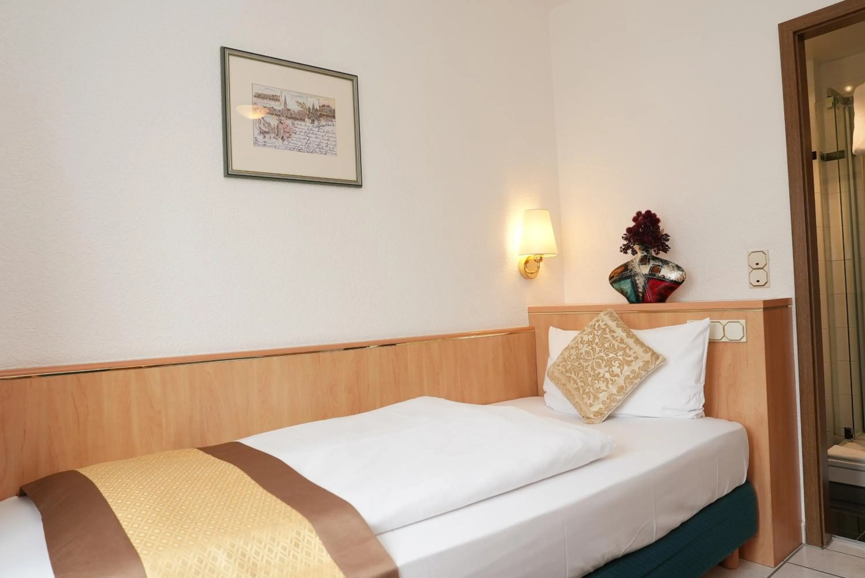 Bed in UNO Hotel Posthof Saarlouis