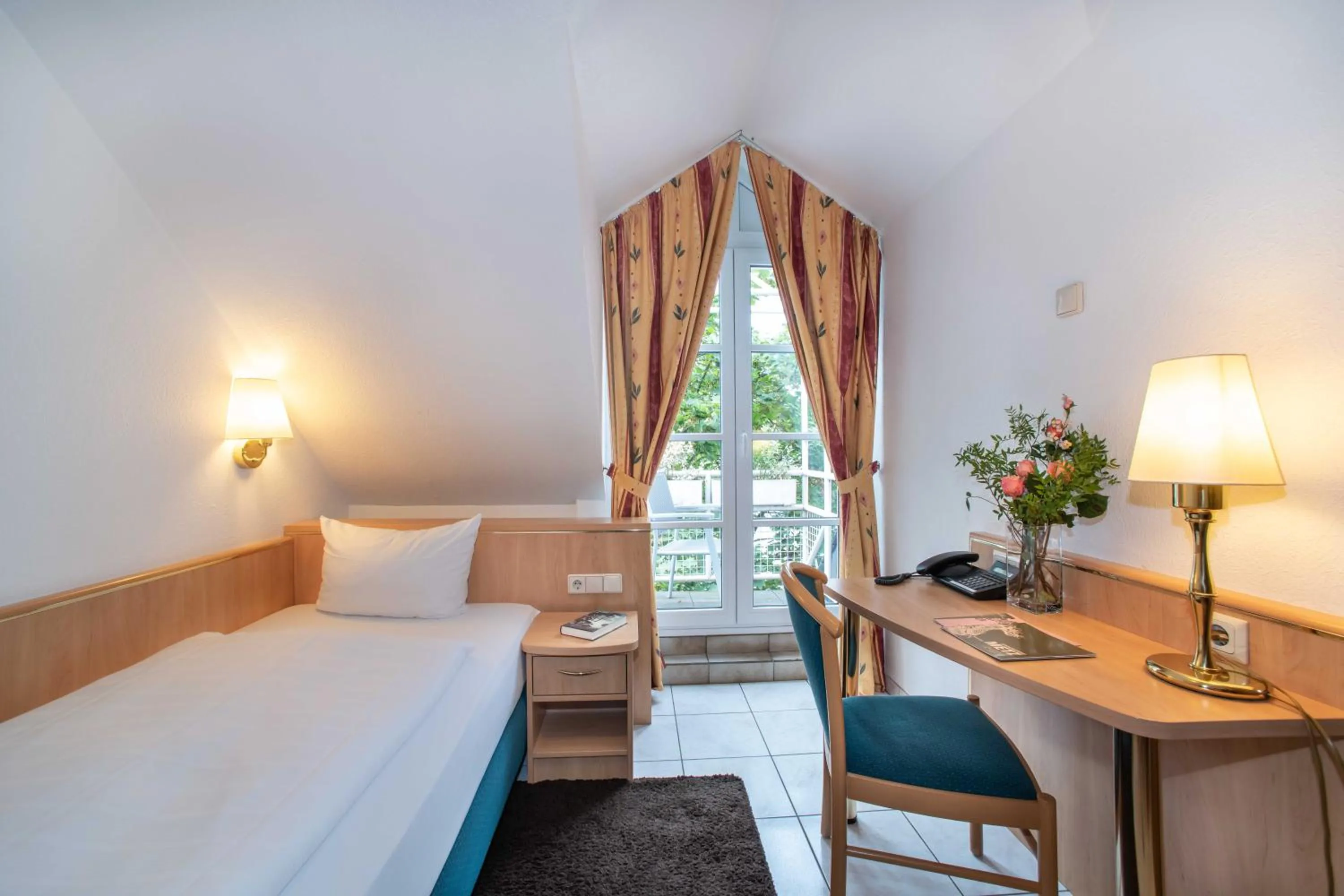 Bed in UNO Hotel Posthof Saarlouis