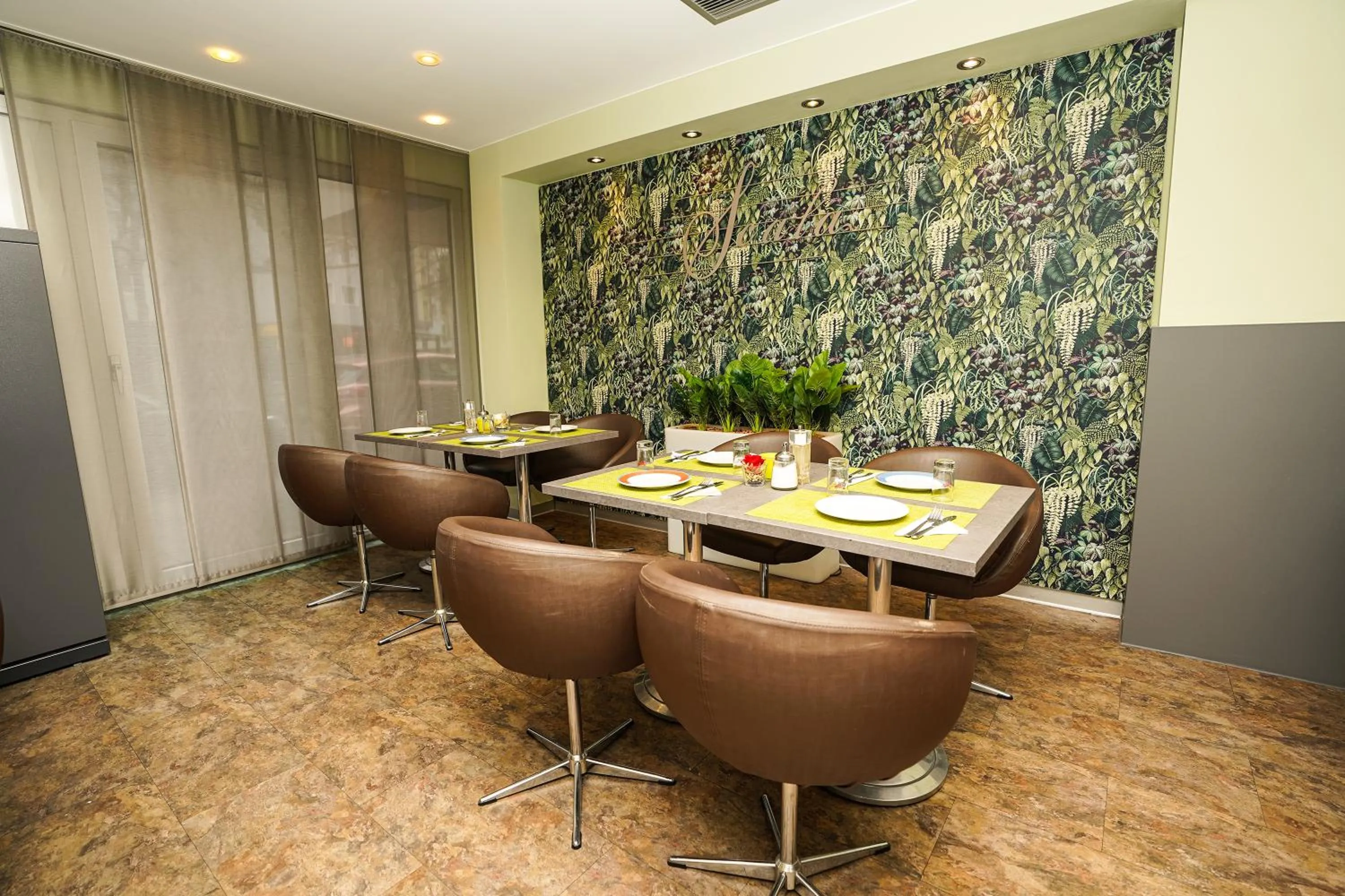 Dining area in Hotel Scala Frankfurt City Centre