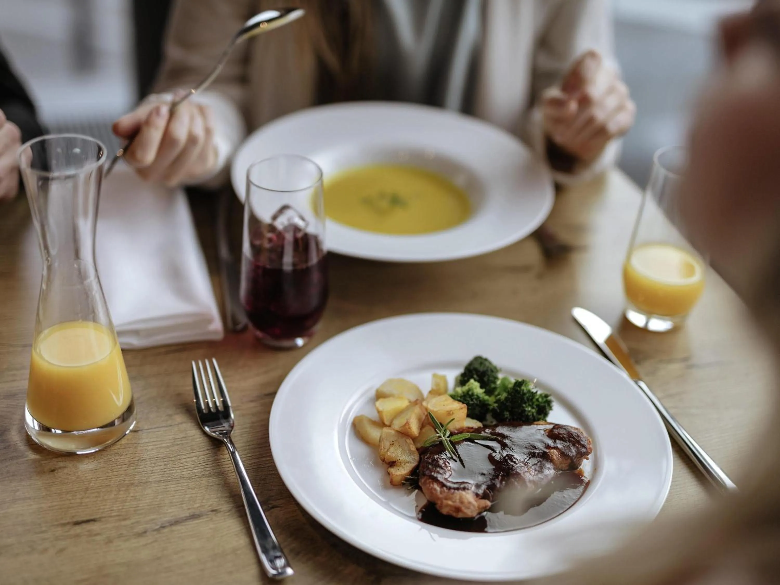 Restaurant/places to eat in Mercure Hannover Oldenburger Allee