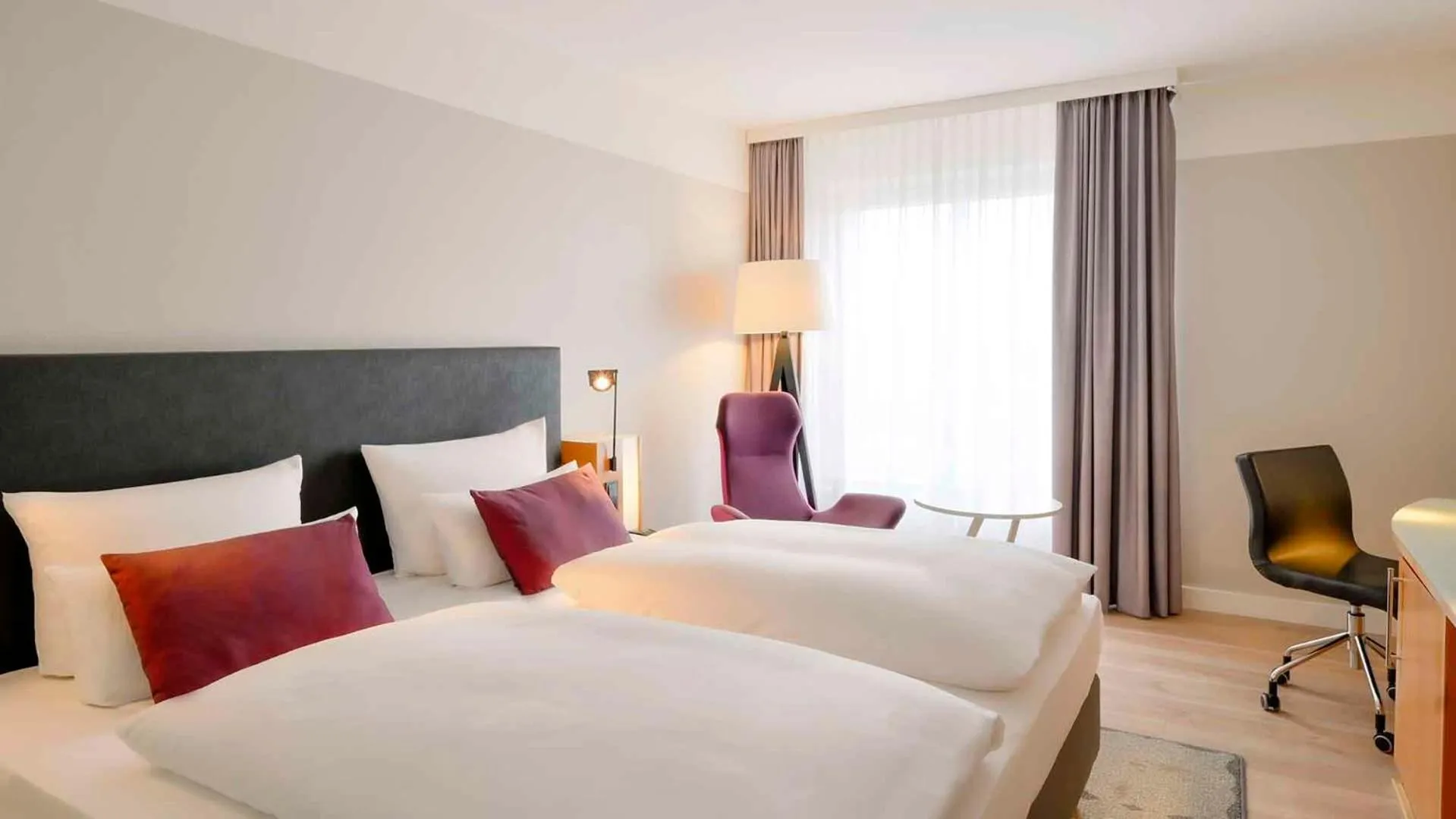 Bed in Mercure Hannover Oldenburger Allee