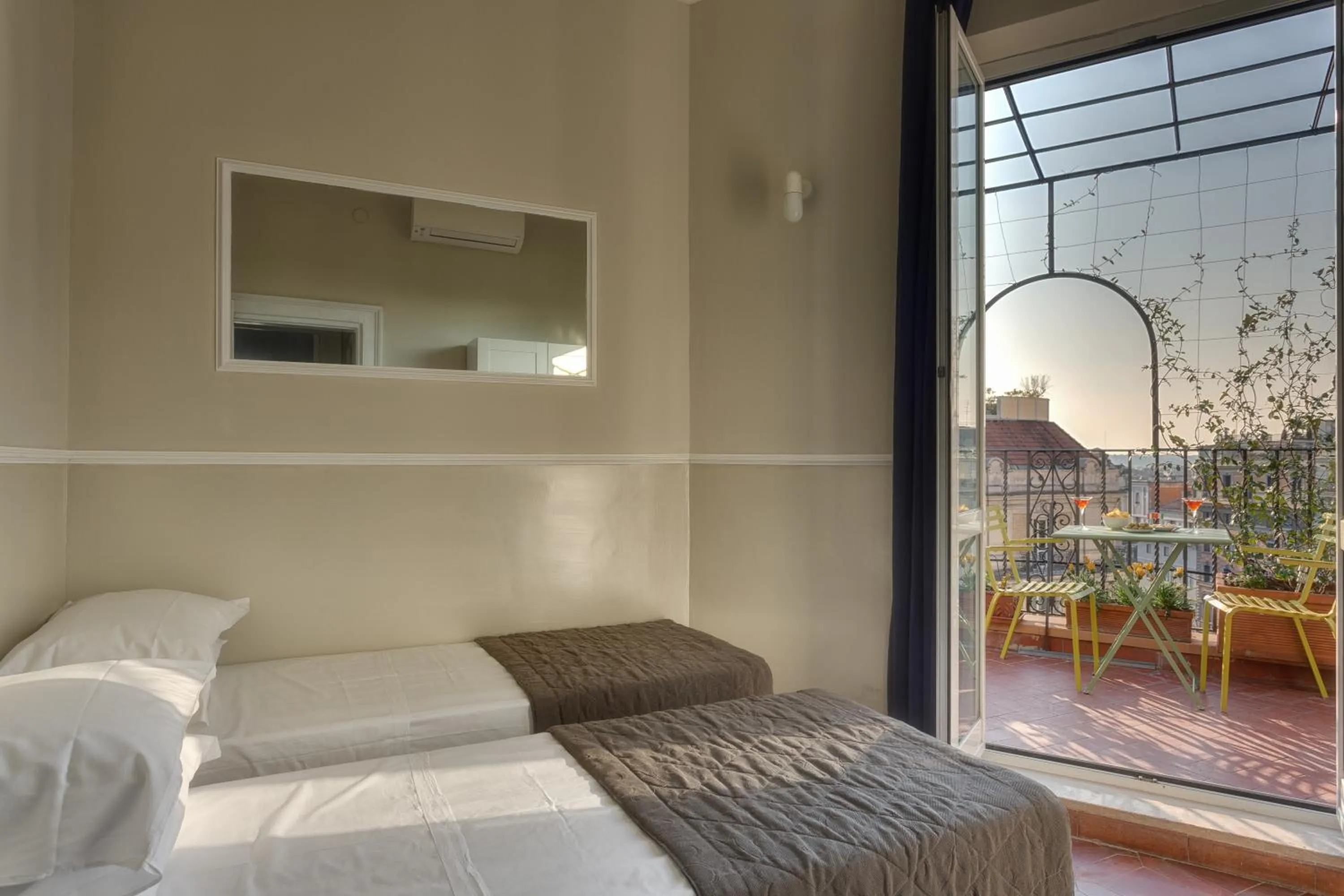 View (from property/room), Bed in Tritone Top House
