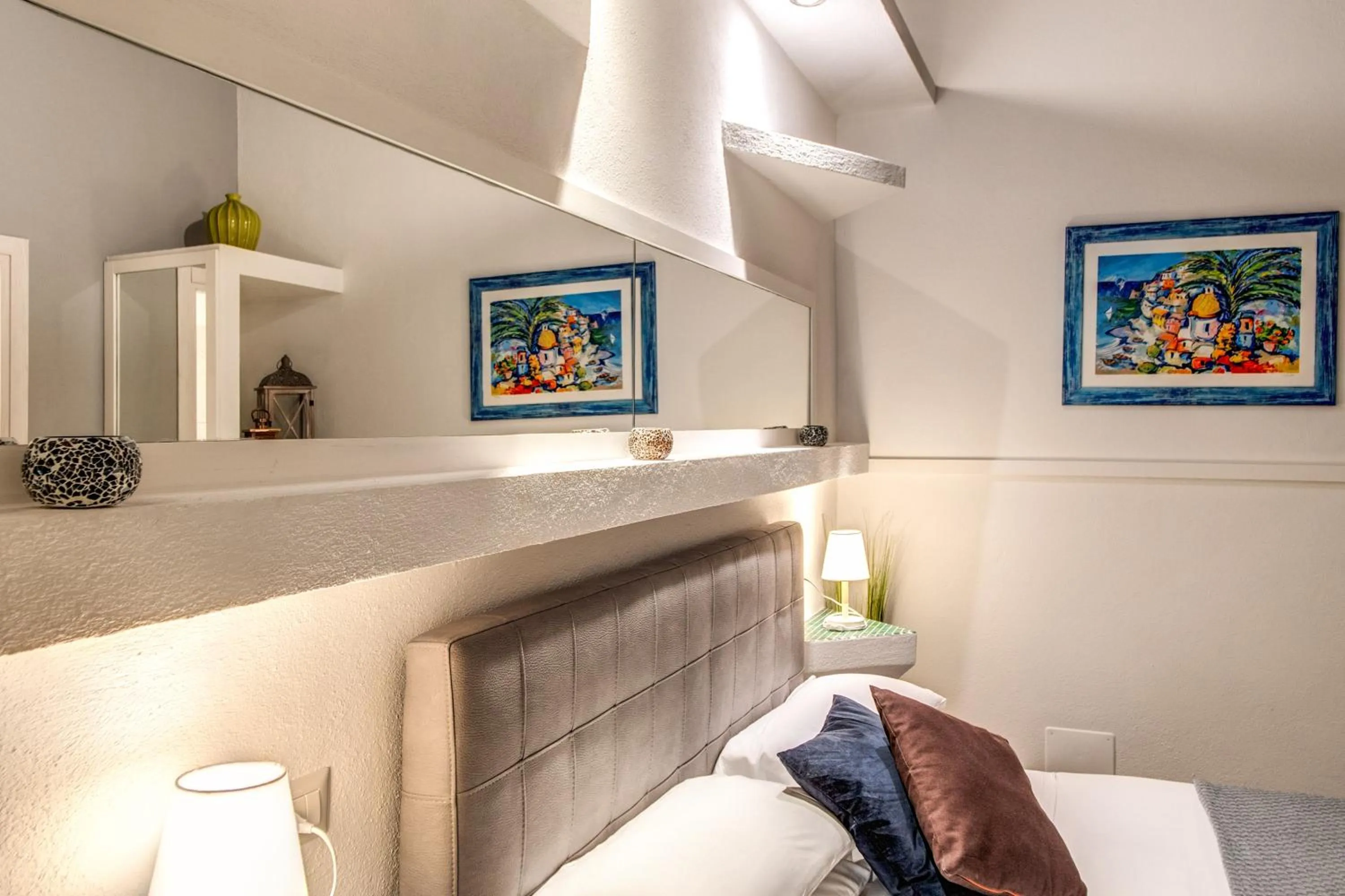 Bed in Tritone Top House