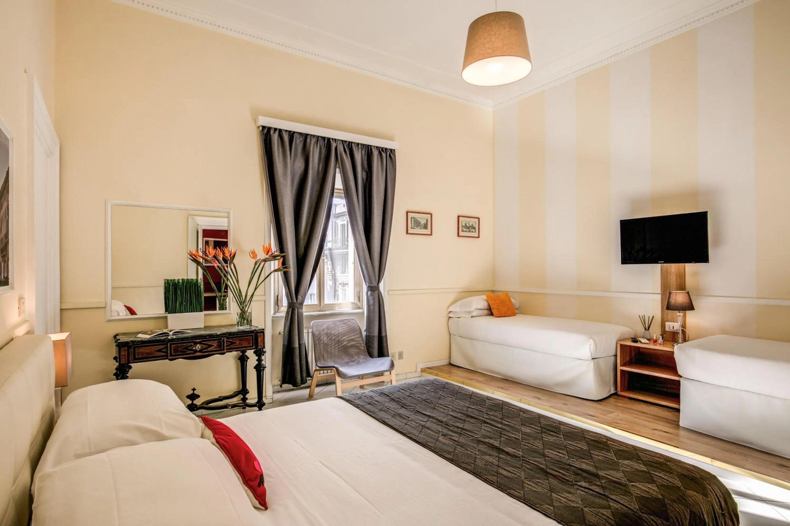 Bed in Tritone Top House