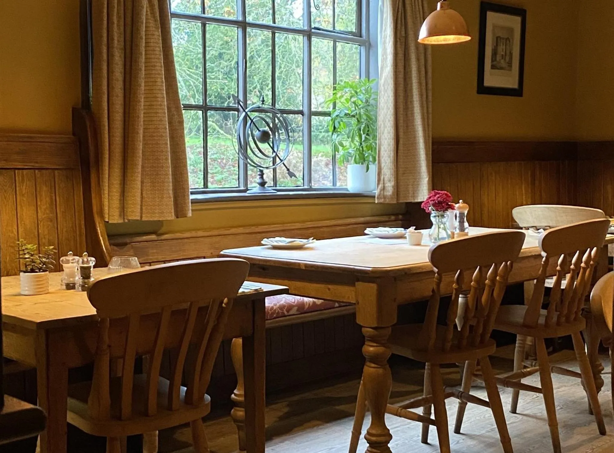 Dining area in Kings Head Low House