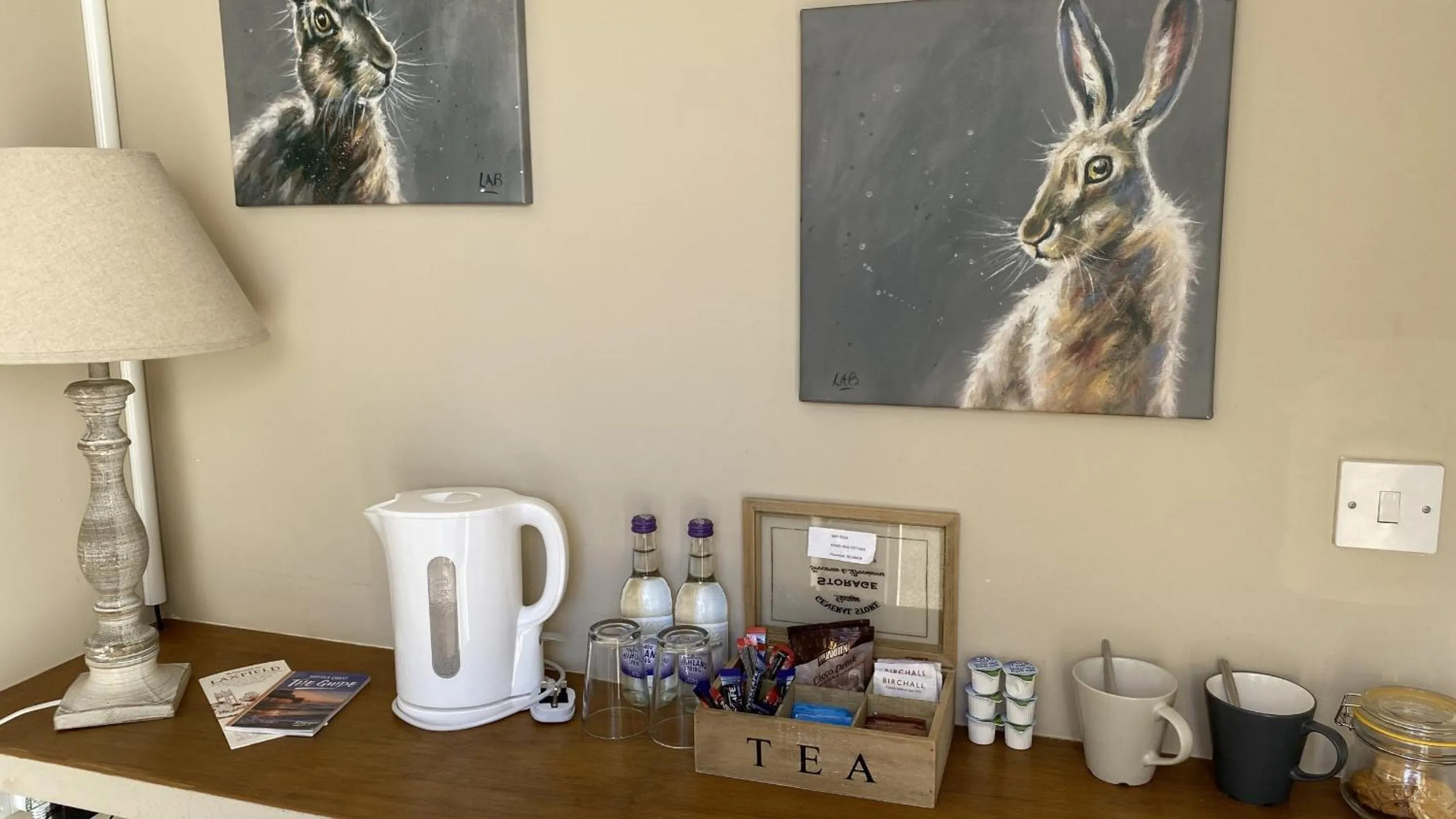 Property building in Kings Head Low House