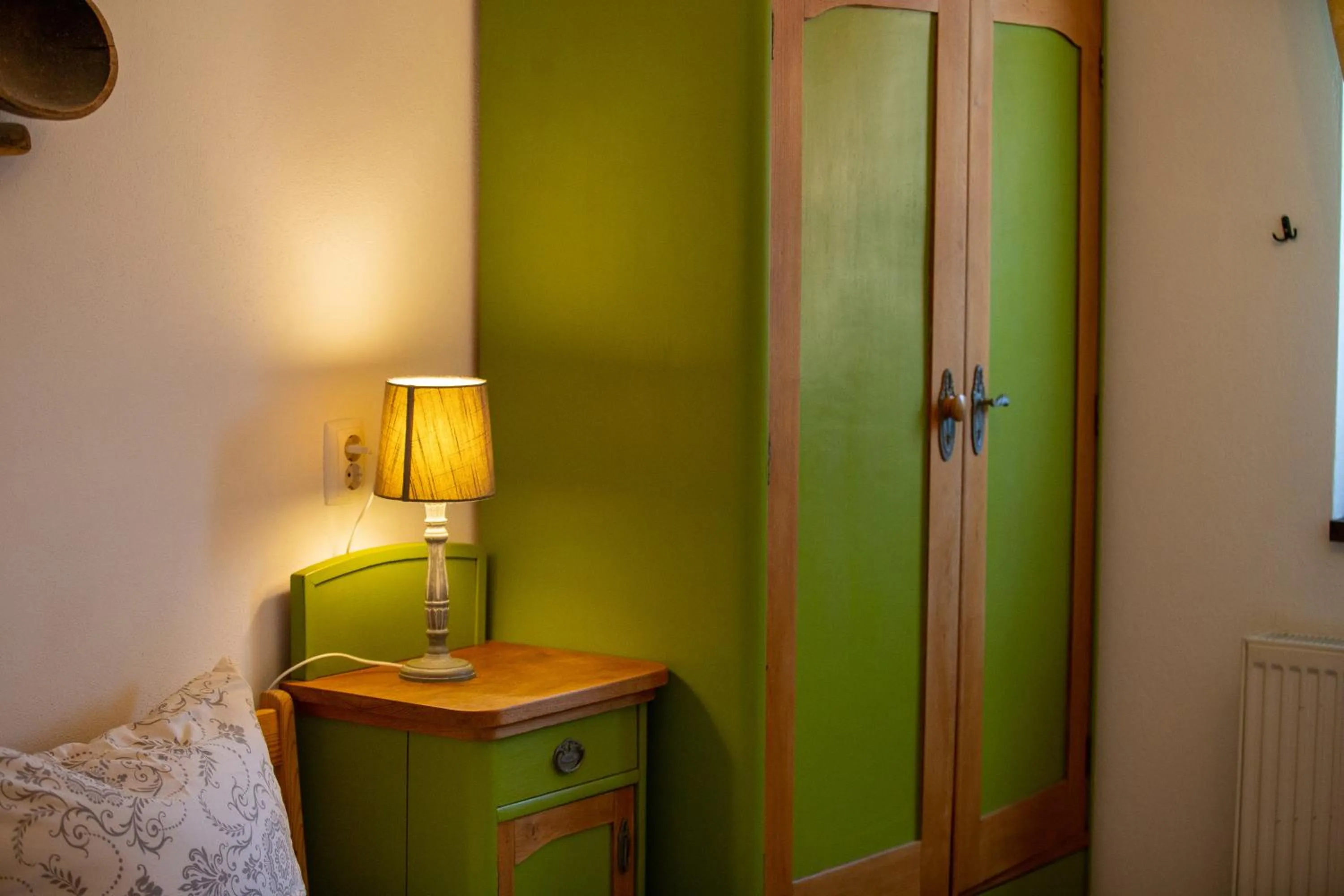 Decorative detail, Bed in Casa Mosului - Transfăgărășan Bed & Breakfast