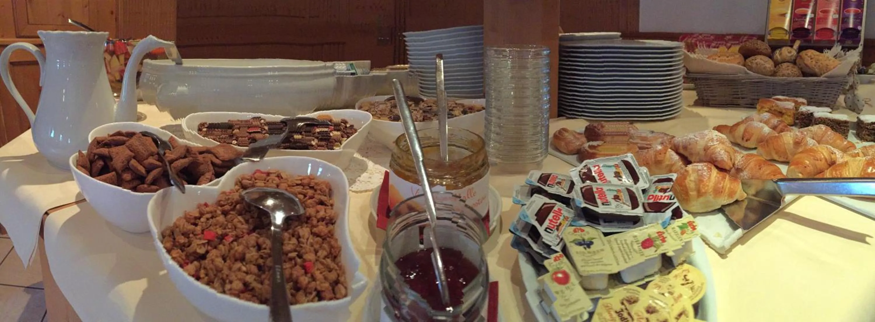 Buffet breakfast in Hotel Garni Schneider