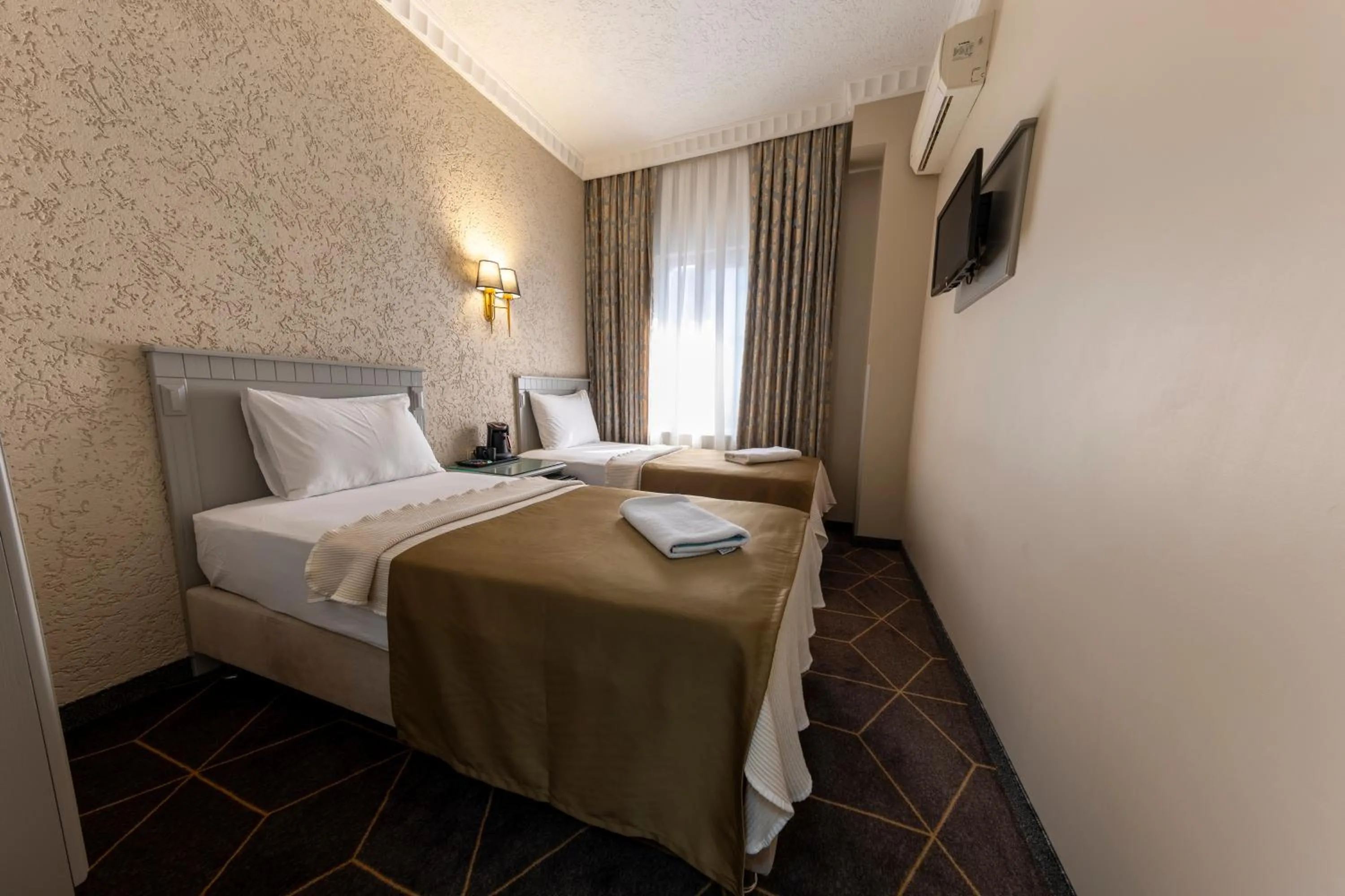 Twin Room with City View in Hotel Umit 2