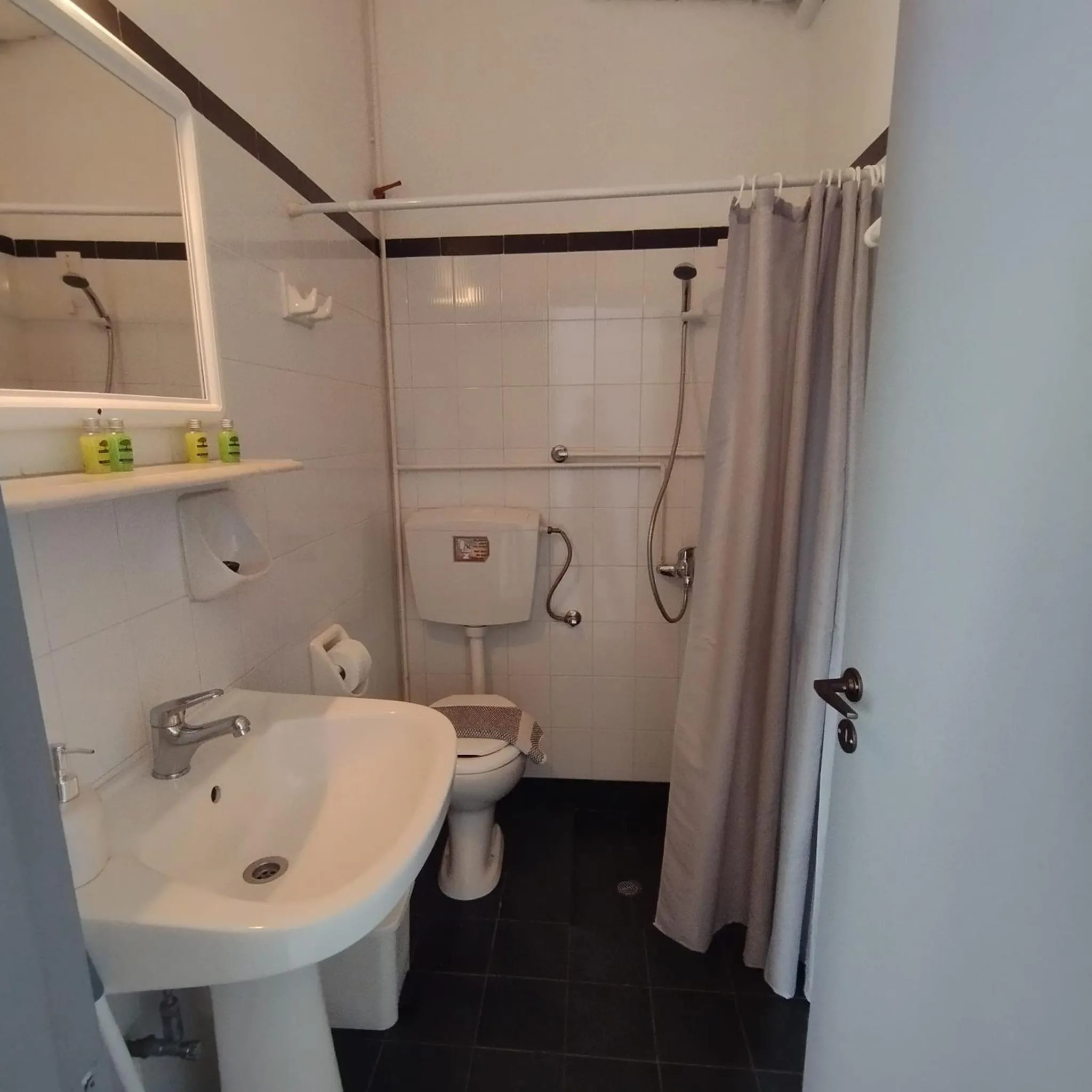 Shower in Antonia