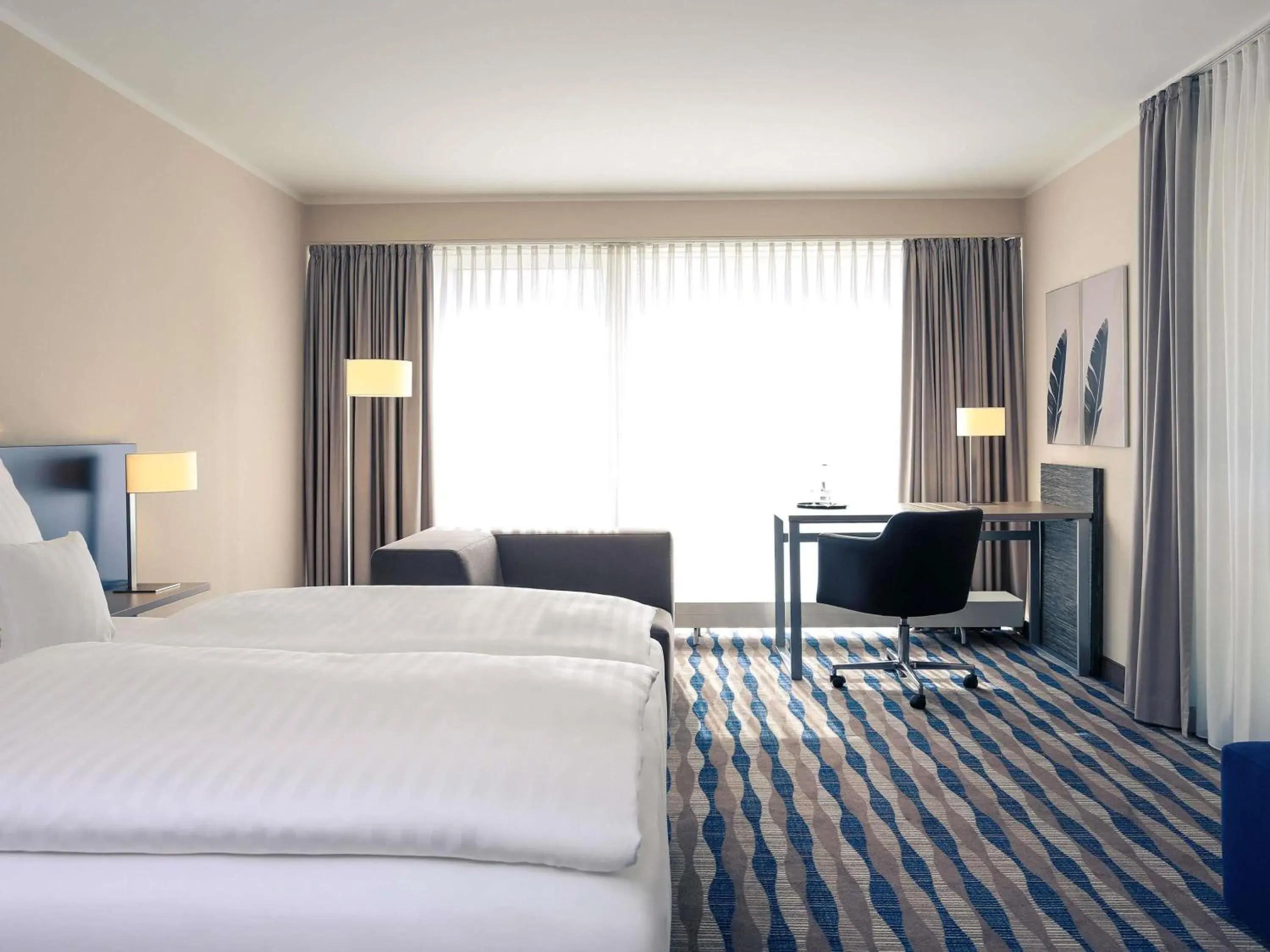 Bedroom, Bed in Mercure Hotel am Entenfang Hannover Bedroom, Bed in Mercure Hotel am Entenfang Hannover