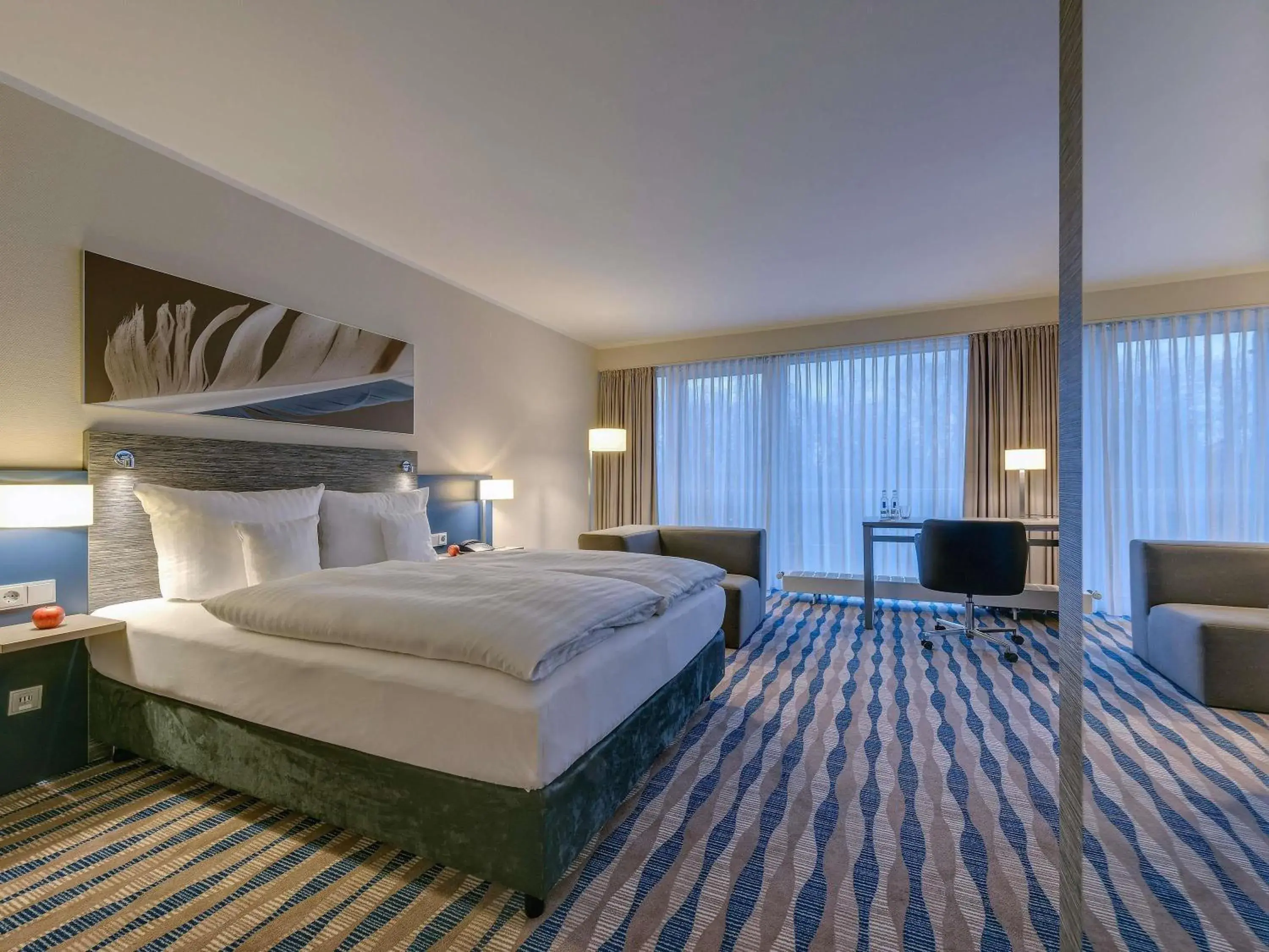 Bedroom, Bed in Mercure Hotel am Entenfang Hannover Bedroom, Bed in Mercure Hotel am Entenfang Hannover