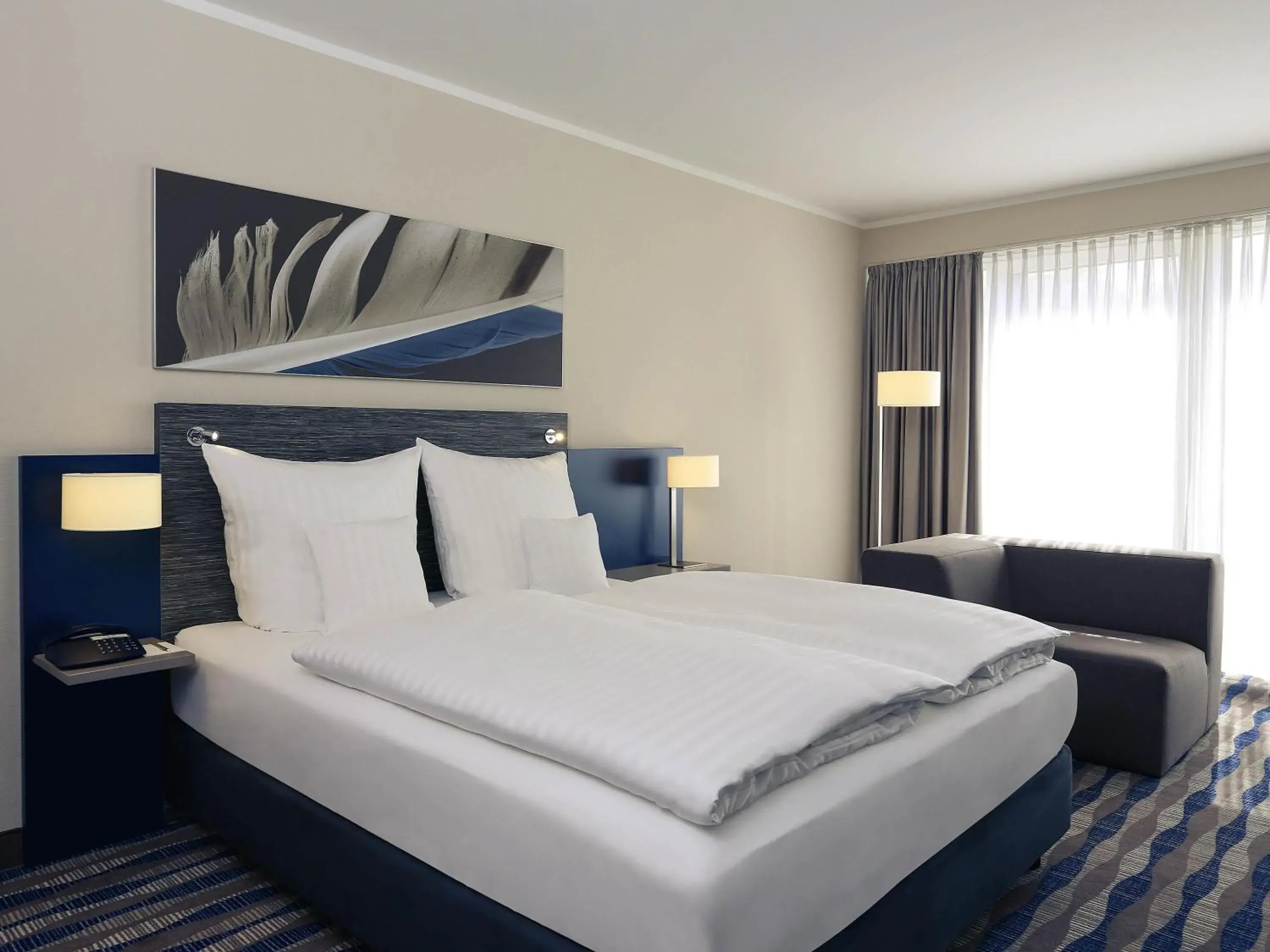 Bedroom, Bed in Mercure Hotel am Entenfang Hannover Bedroom, Bed in Mercure Hotel am Entenfang Hannover