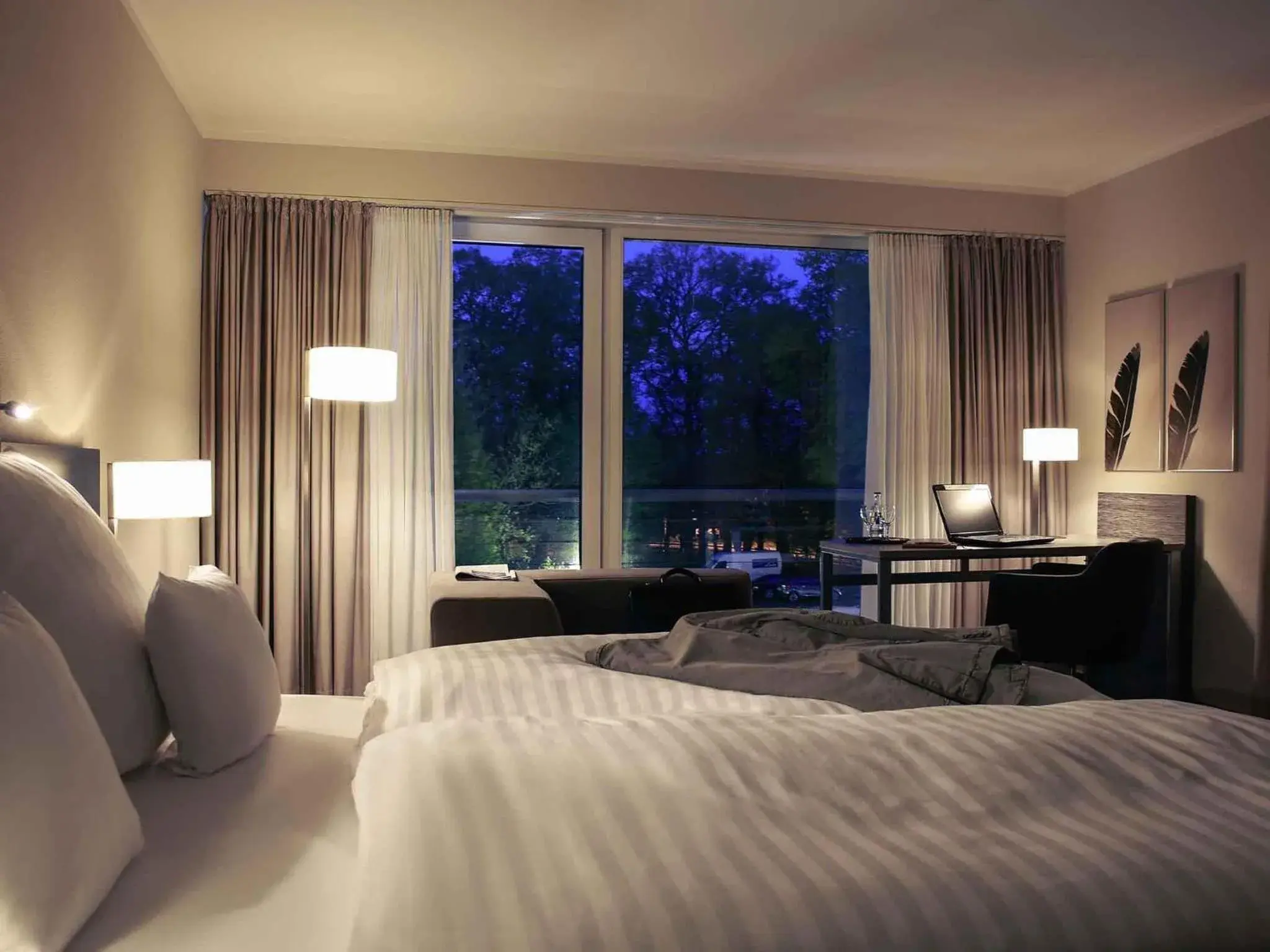 Bedroom, Bed in Mercure Hotel am Entenfang Hannover Bedroom, Bed in Mercure Hotel am Entenfang Hannover