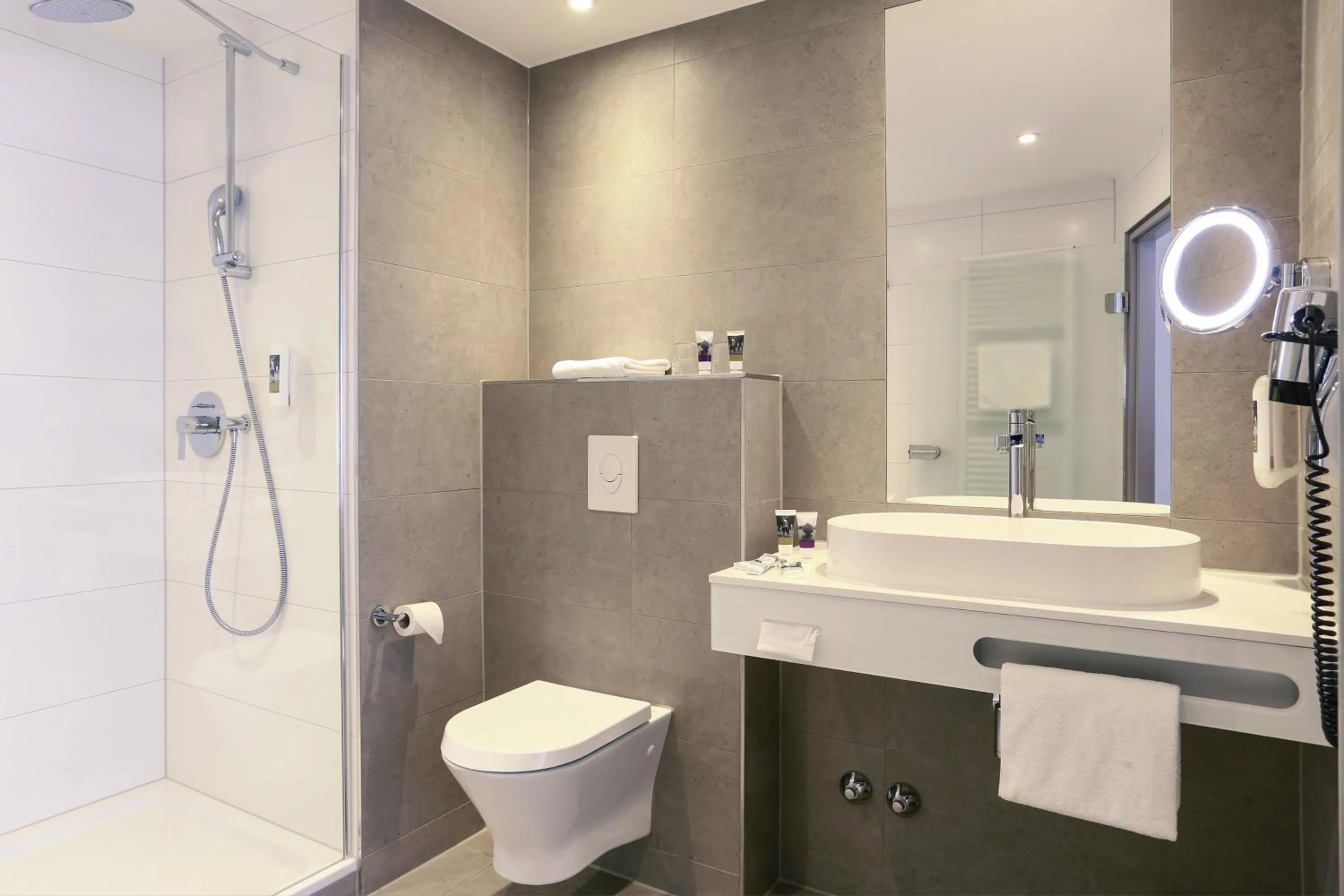 Shower in Mercure Hotel am Entenfang Hannover