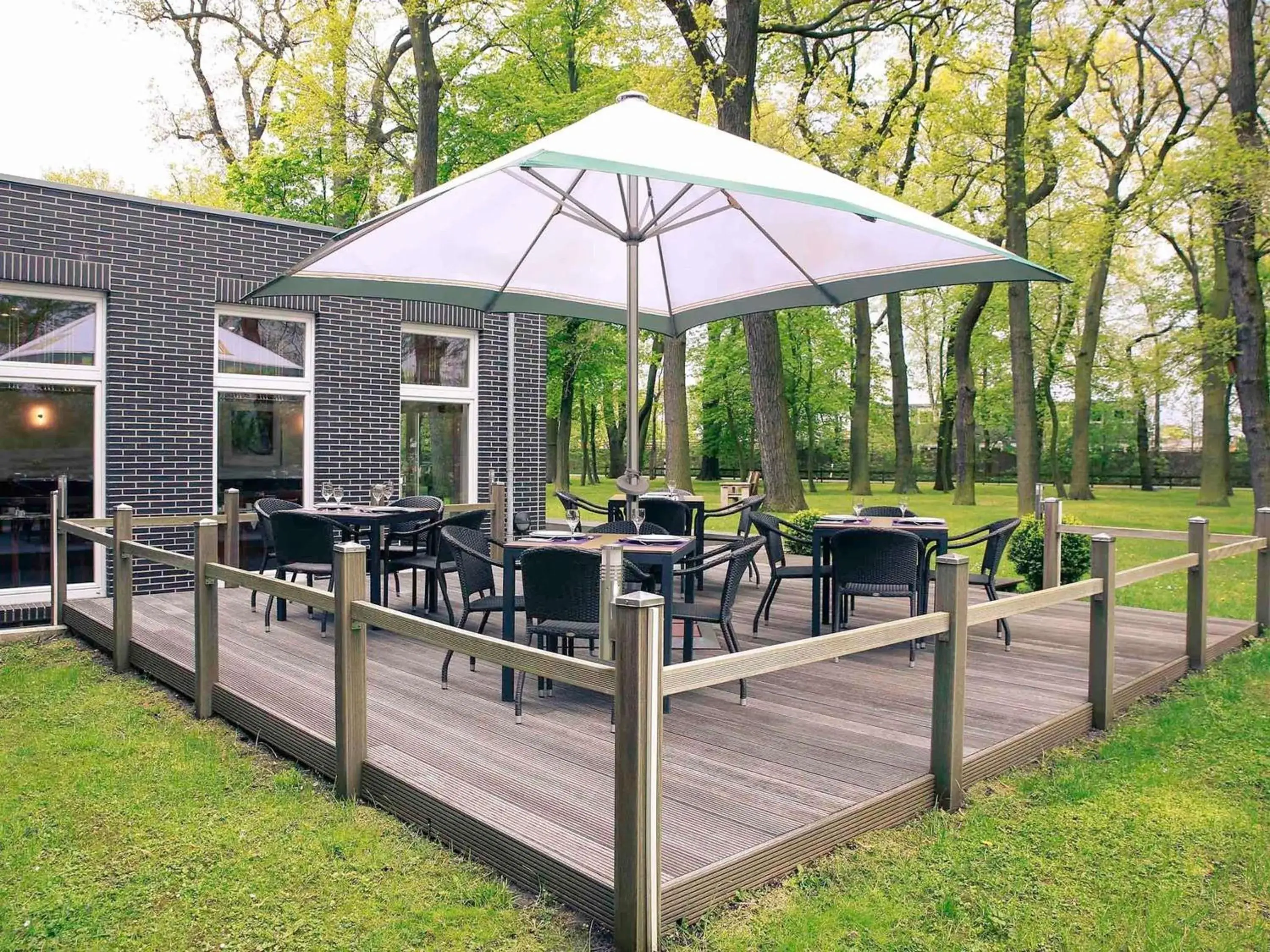 Property building in Mercure Hotel am Entenfang Hannover Property building in Mercure Hotel am Entenfang Hannover