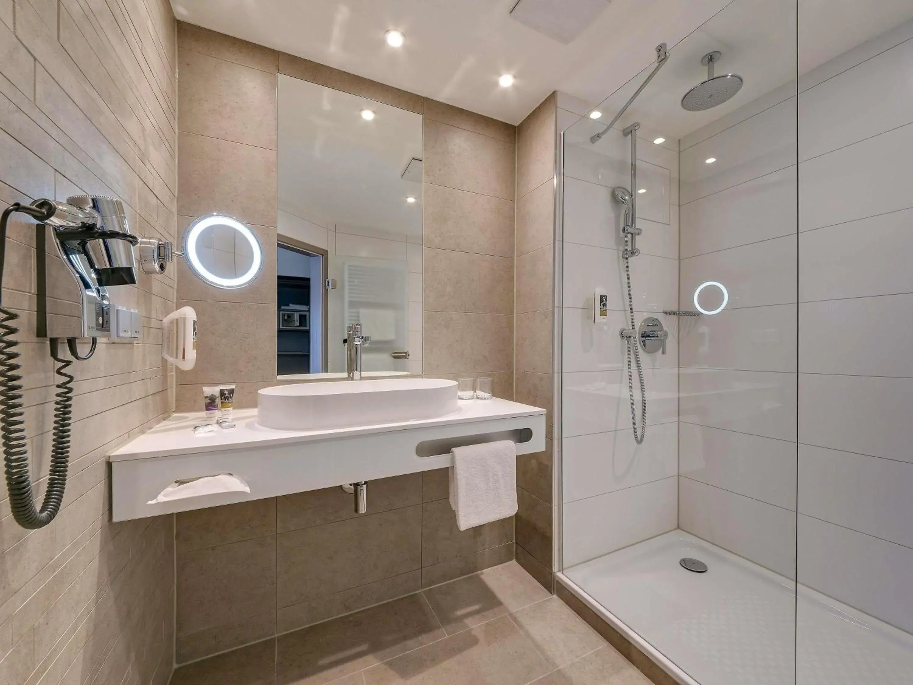 Bedroom in Mercure Hotel am Entenfang Hannover Bedroom in Mercure Hotel am Entenfang Hannover