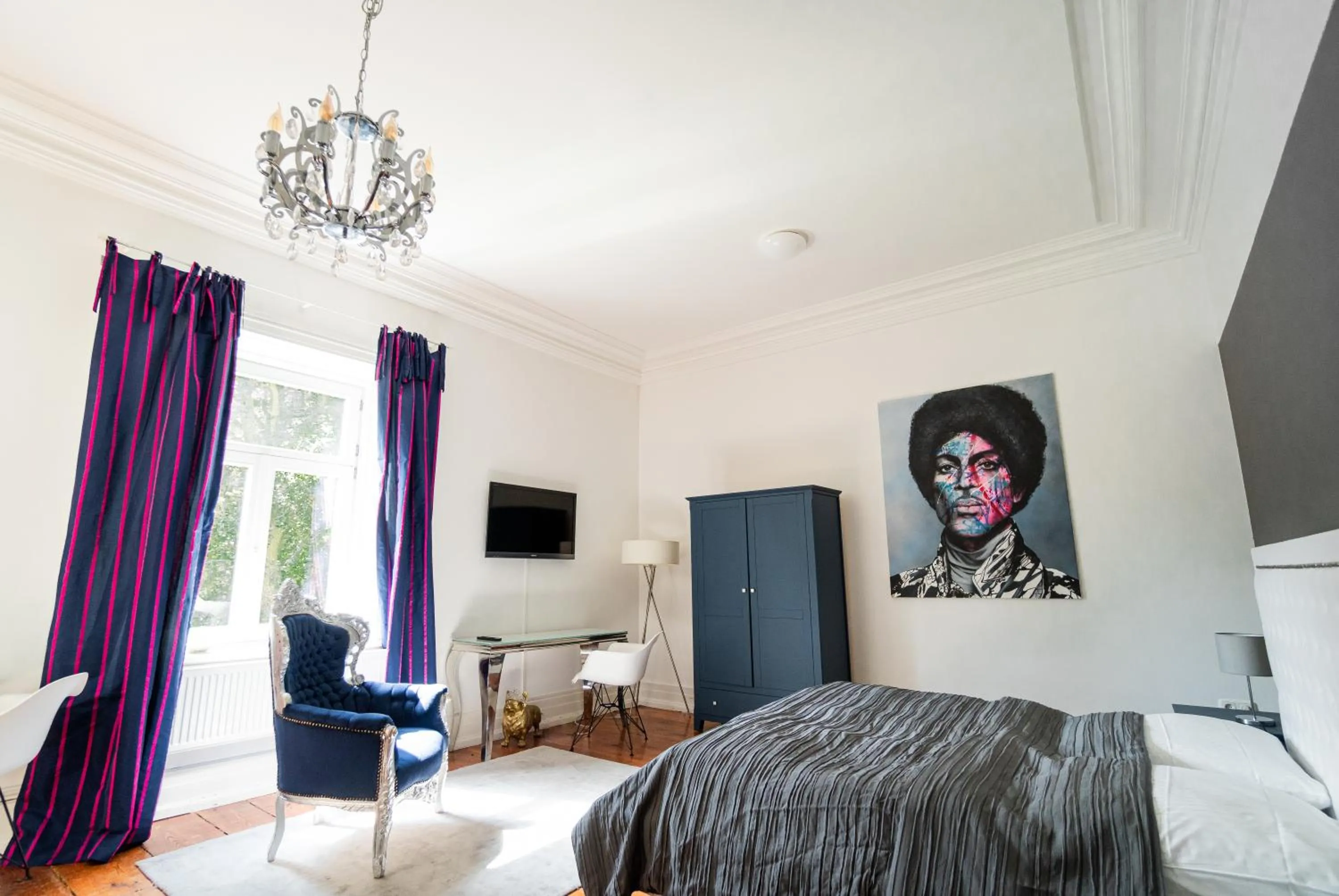 Photo of the whole room, Bed in Schloss Harkensee