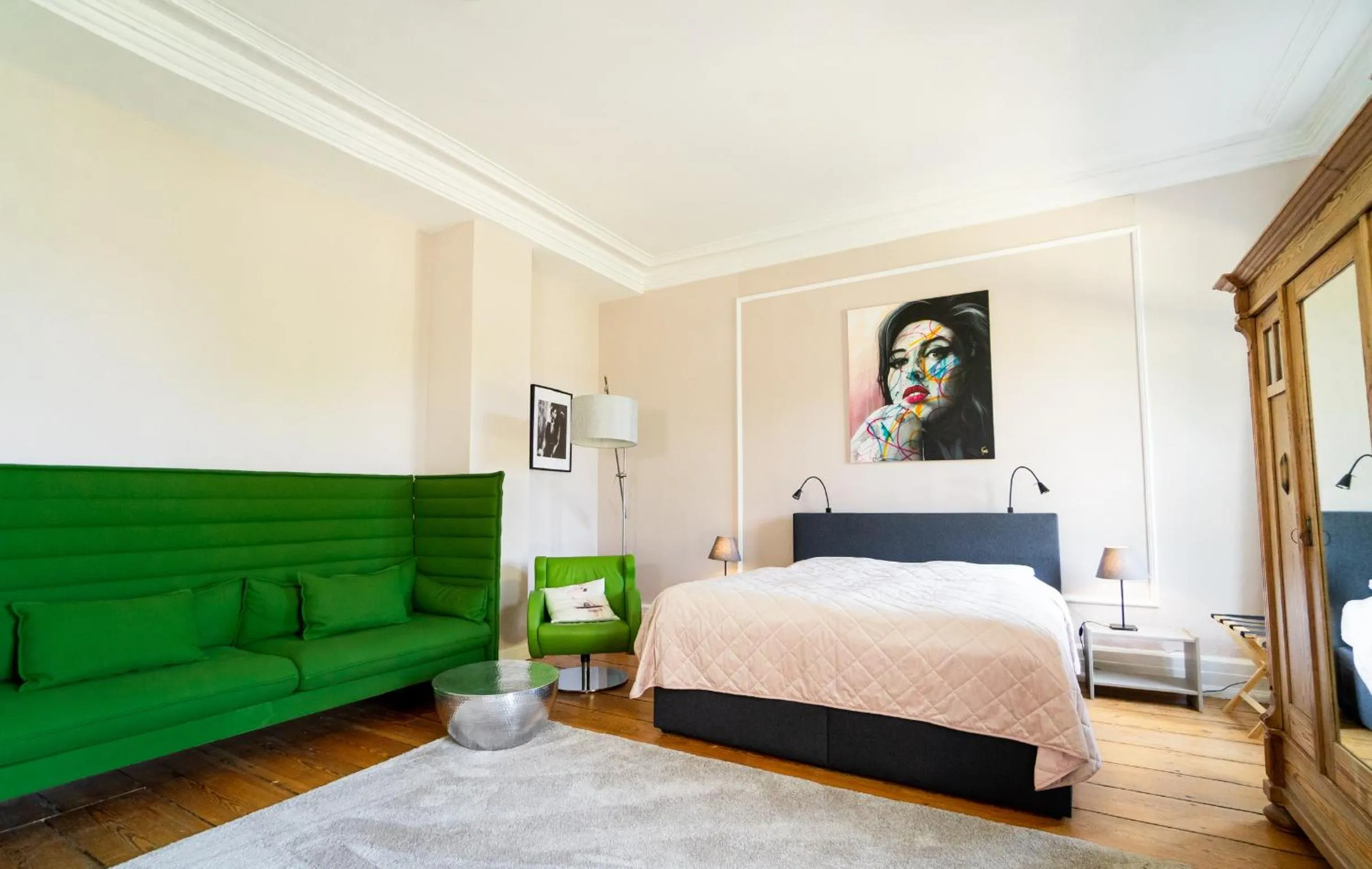 Photo of the whole room, Bed in Schloss Harkensee