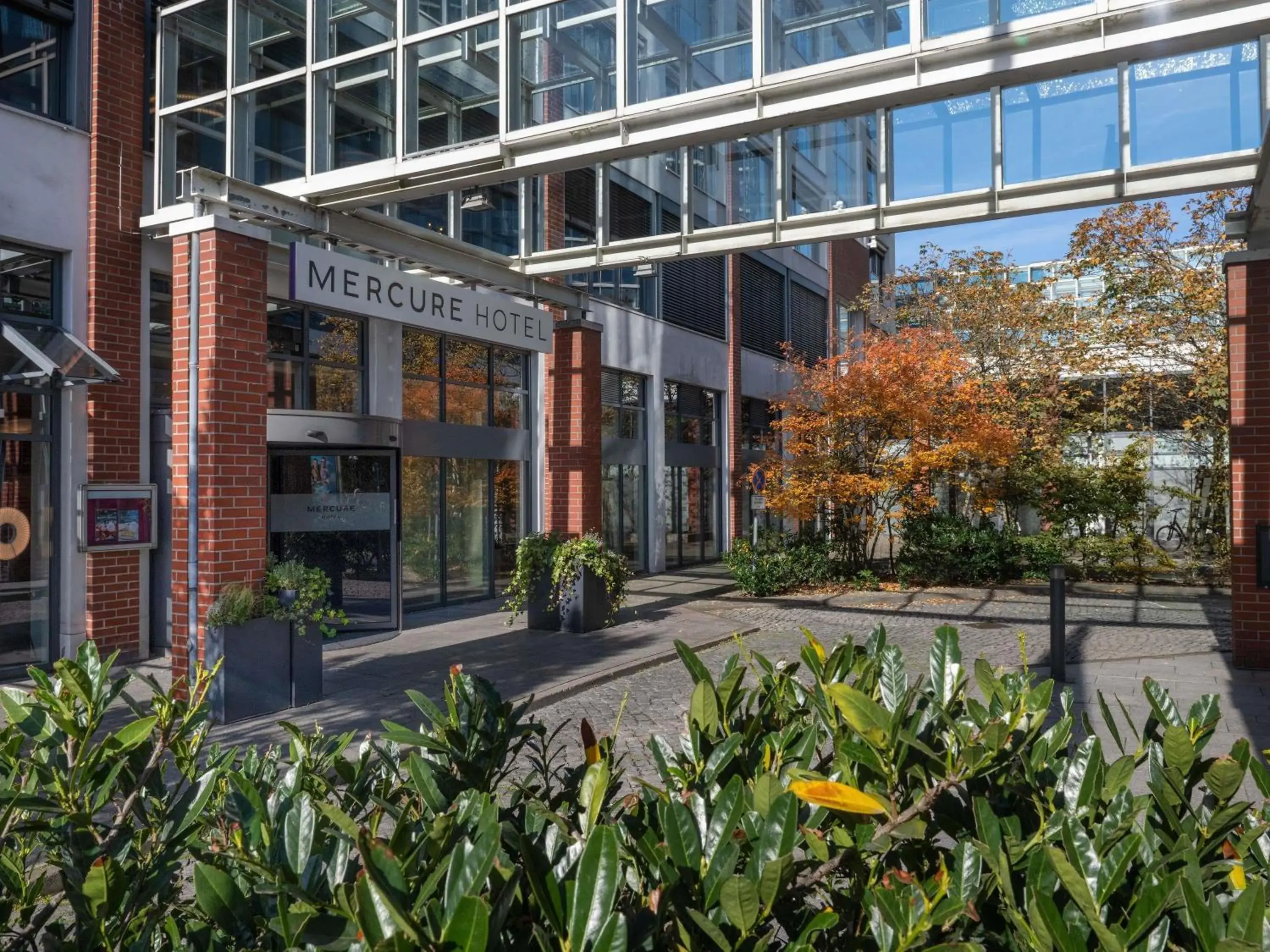 Property building in Mercure Hotel Berlin Tempelhof Property building in Mercure Hotel Berlin Tempelhof