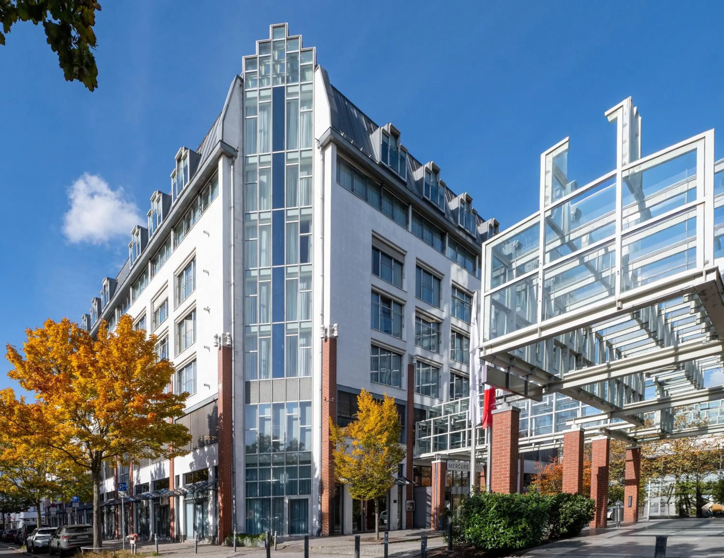 Property building in Mercure Hotel Berlin Tempelhof Property building in Mercure Hotel Berlin Tempelhof