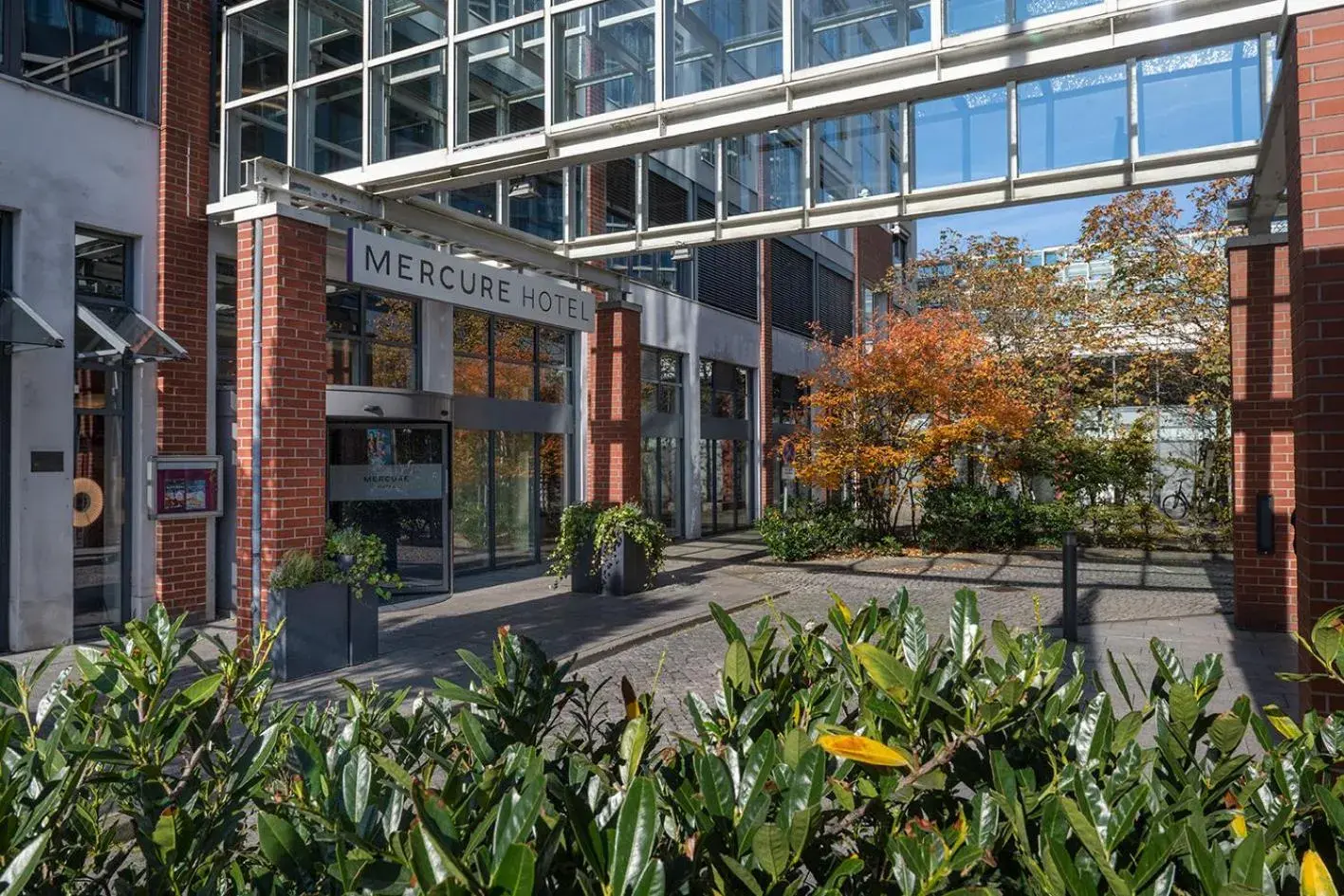 Property building in Mercure Hotel Berlin Tempelhof Property building in Mercure Hotel Berlin Tempelhof