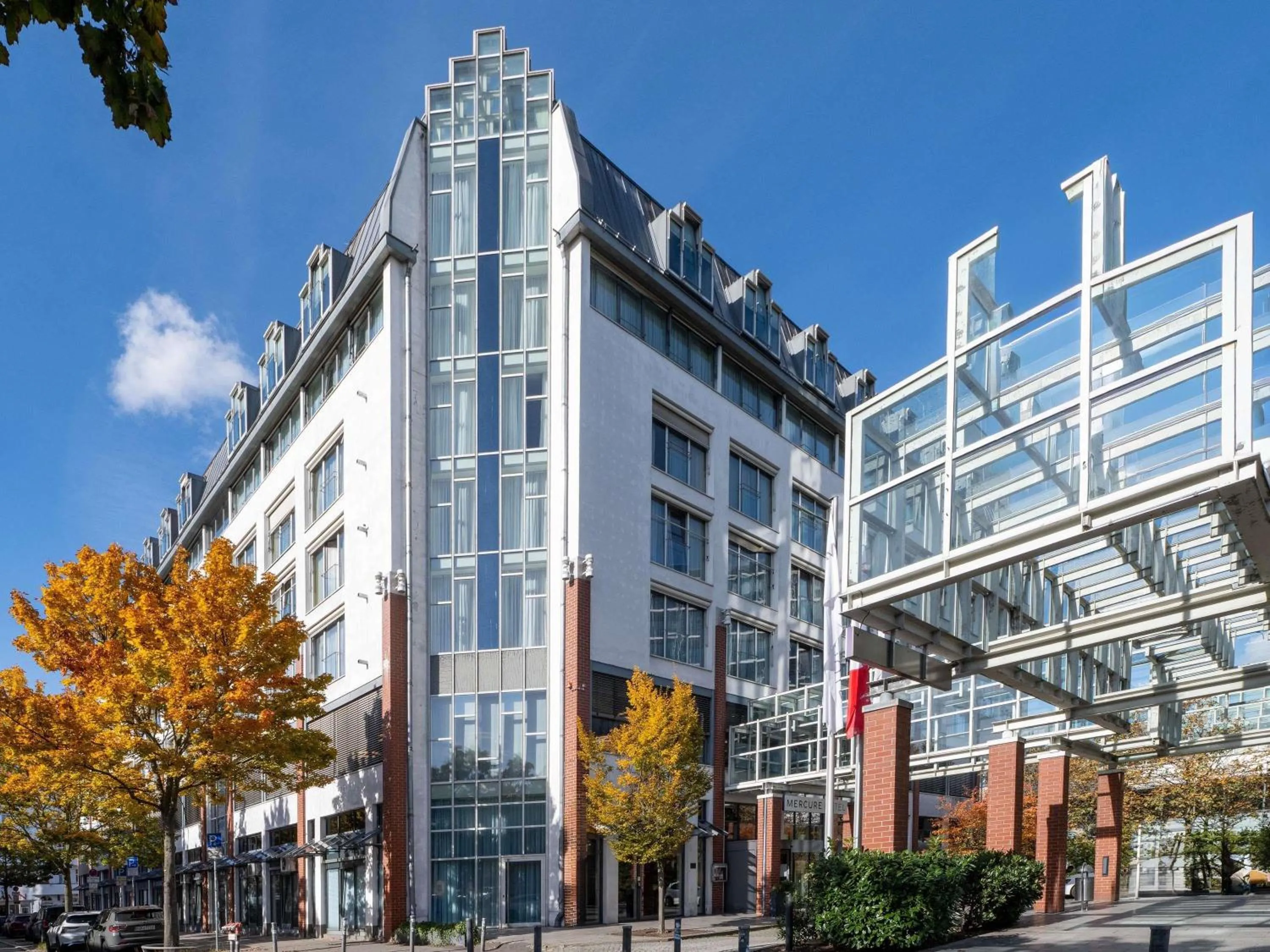 Property building in Mercure Hotel Berlin Tempelhof