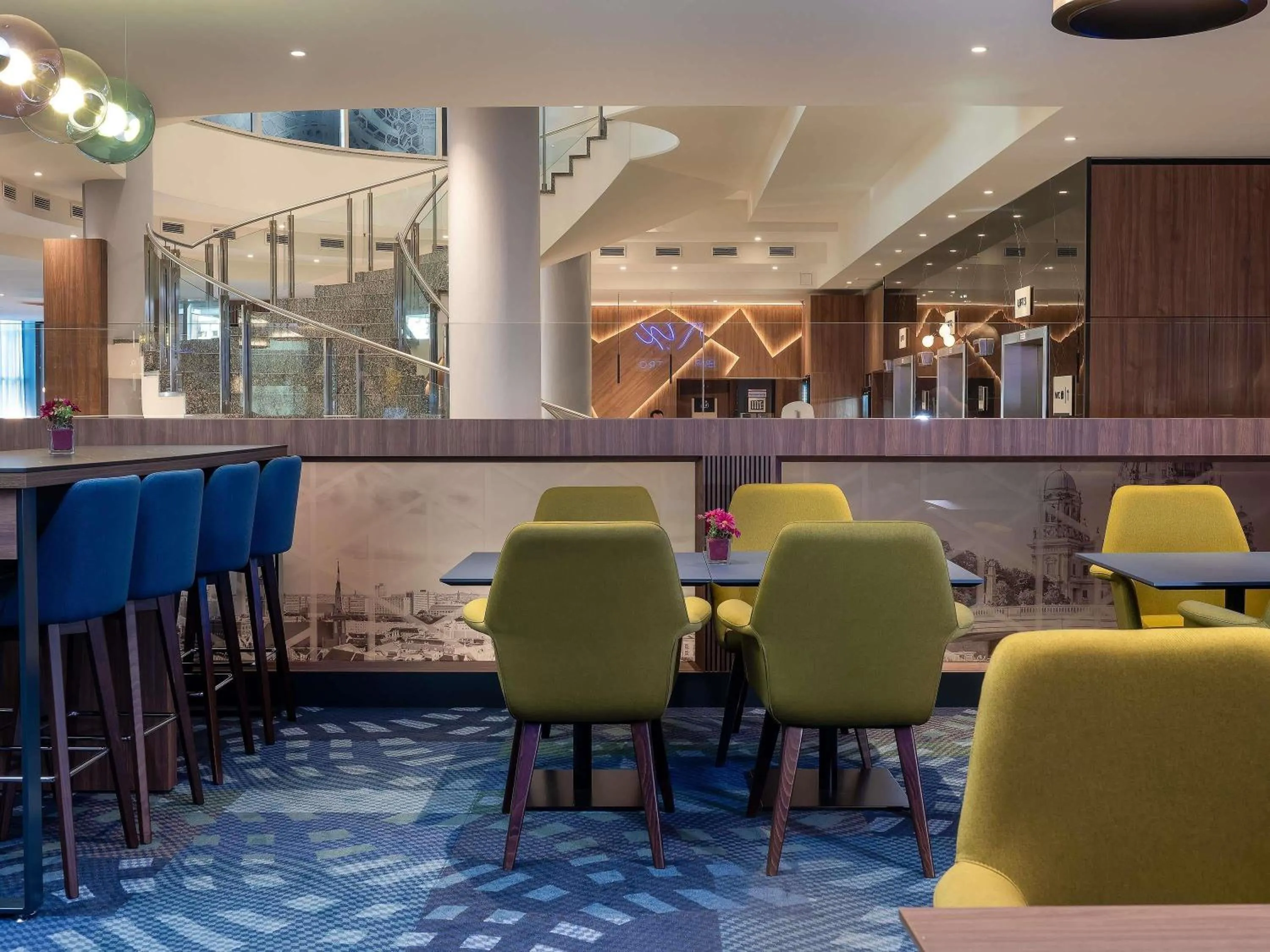 Lounge or bar in Mercure Hotel Berlin Tempelhof