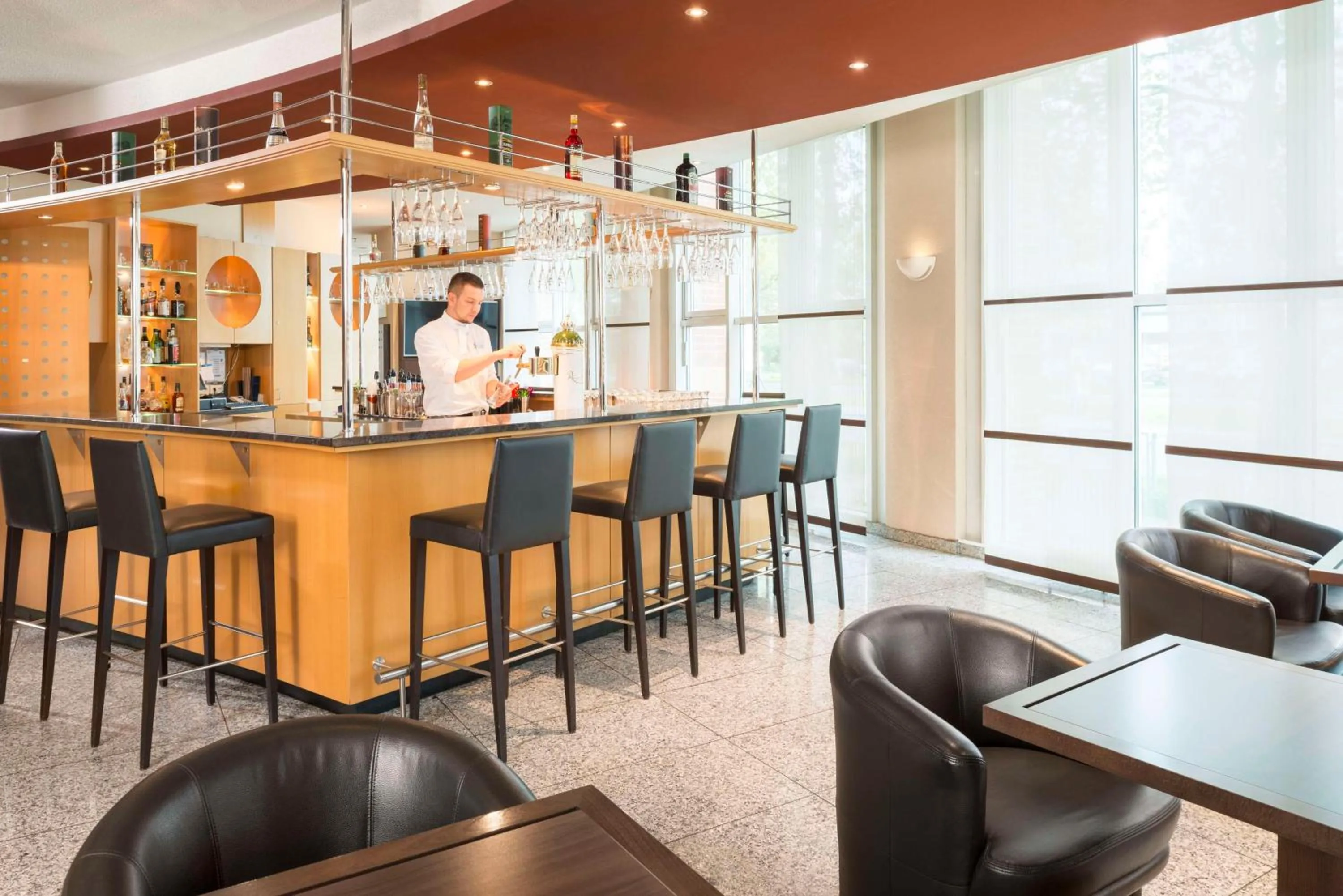 Lounge or bar in NH Dresden Neustadt