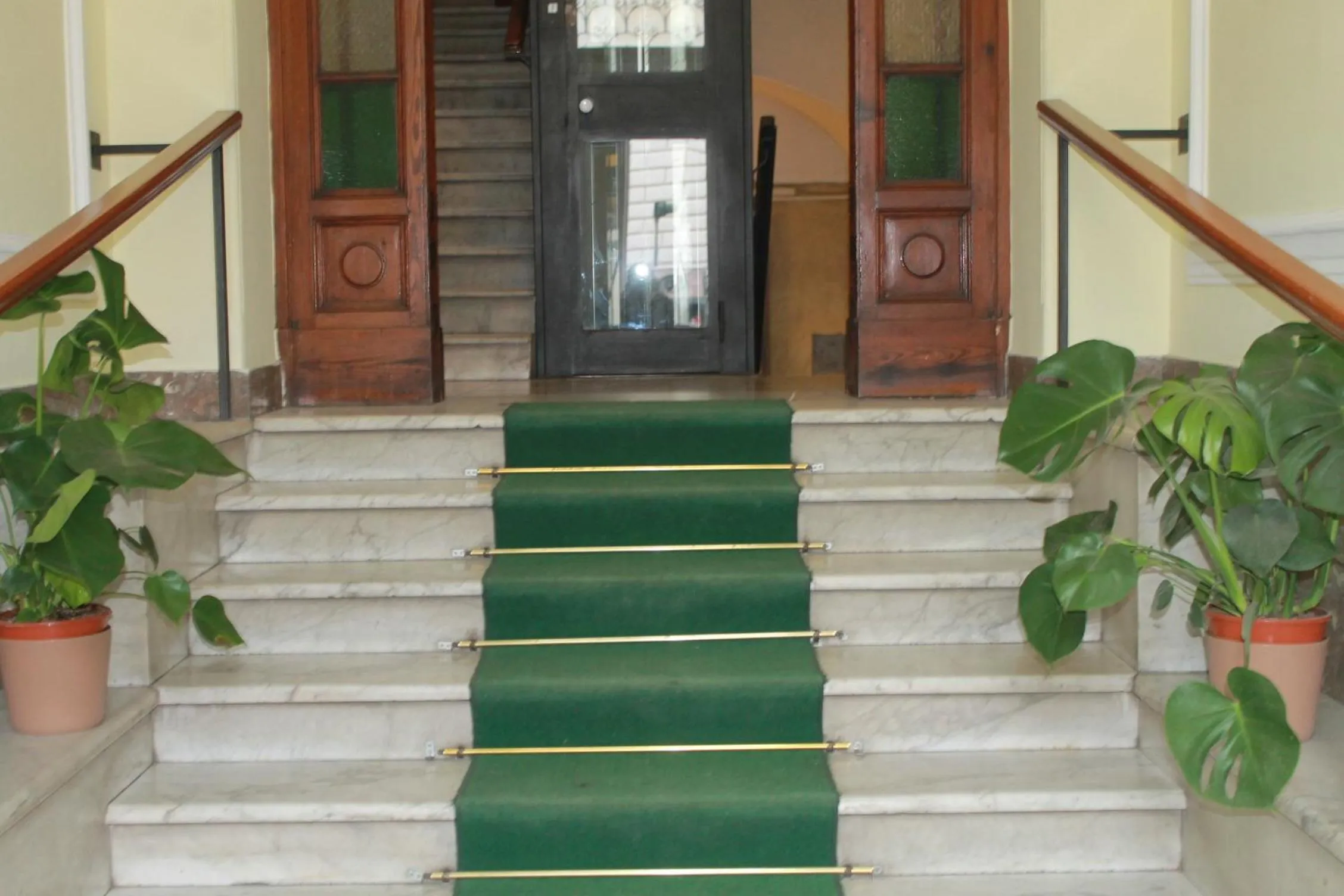 Facade/entrance in Daffodil in Roma San Pietro
