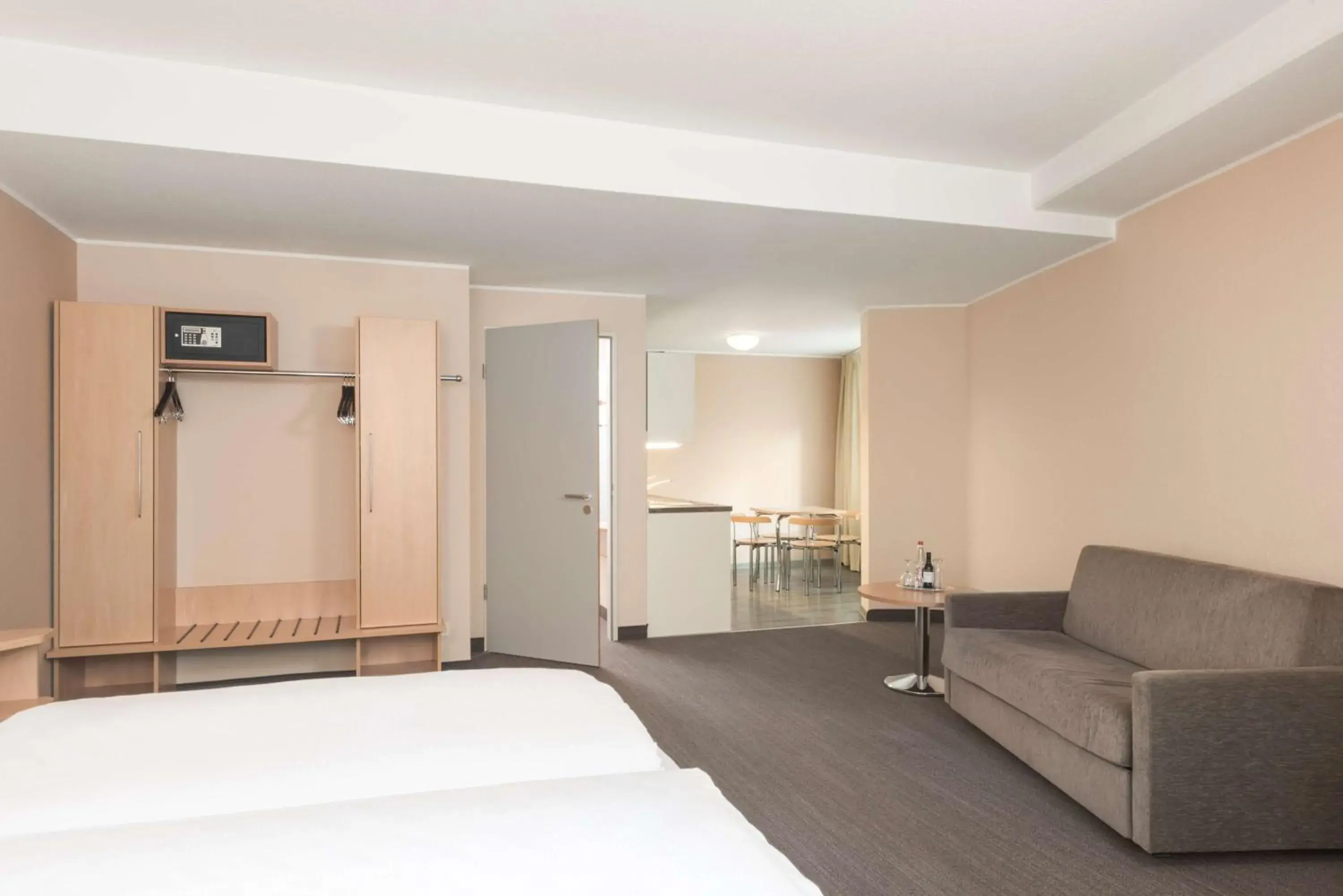 Apartment in NH Düsseldorf City Apartment in NH Düsseldorf City