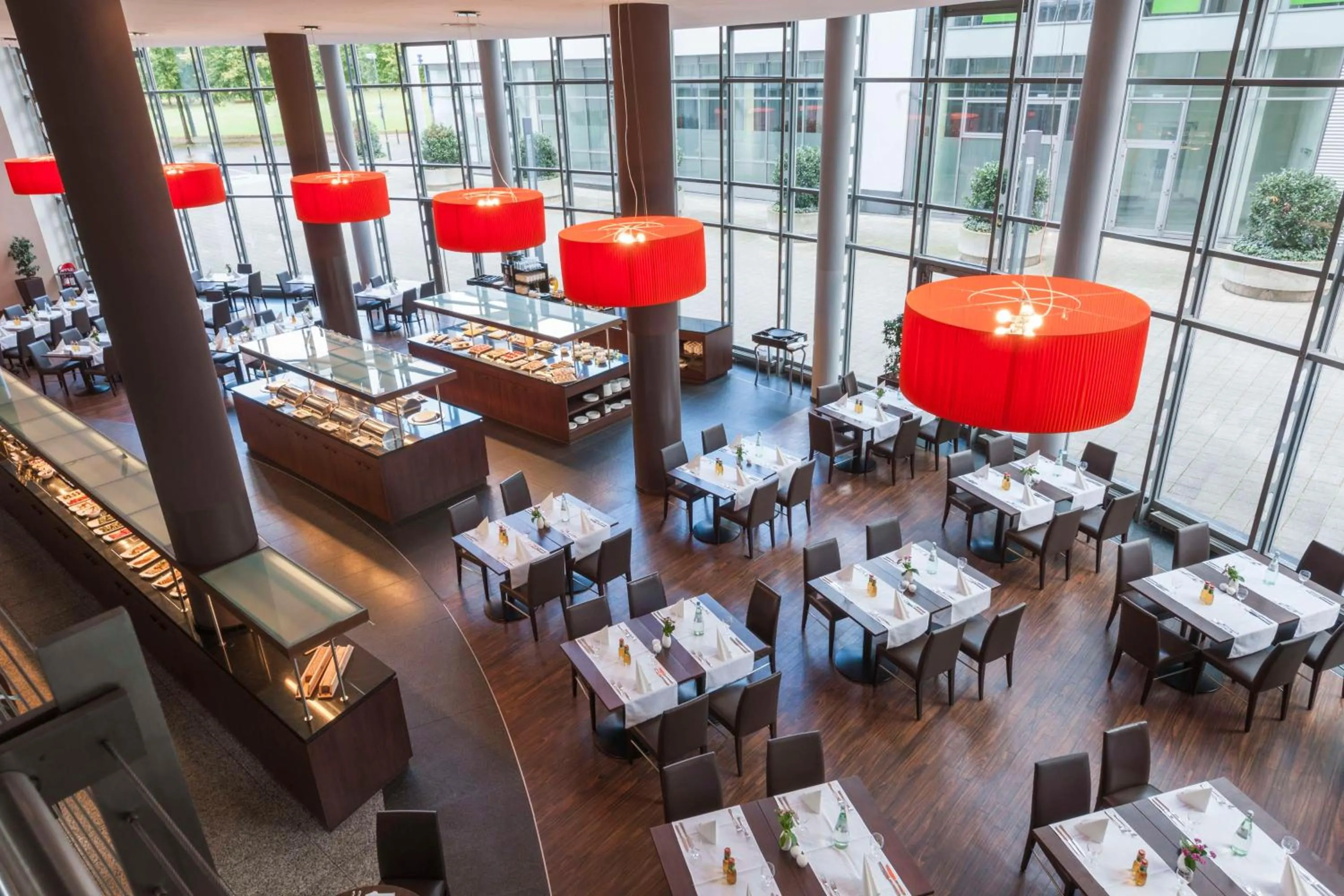 Restaurant/places to eat in NH Düsseldorf City