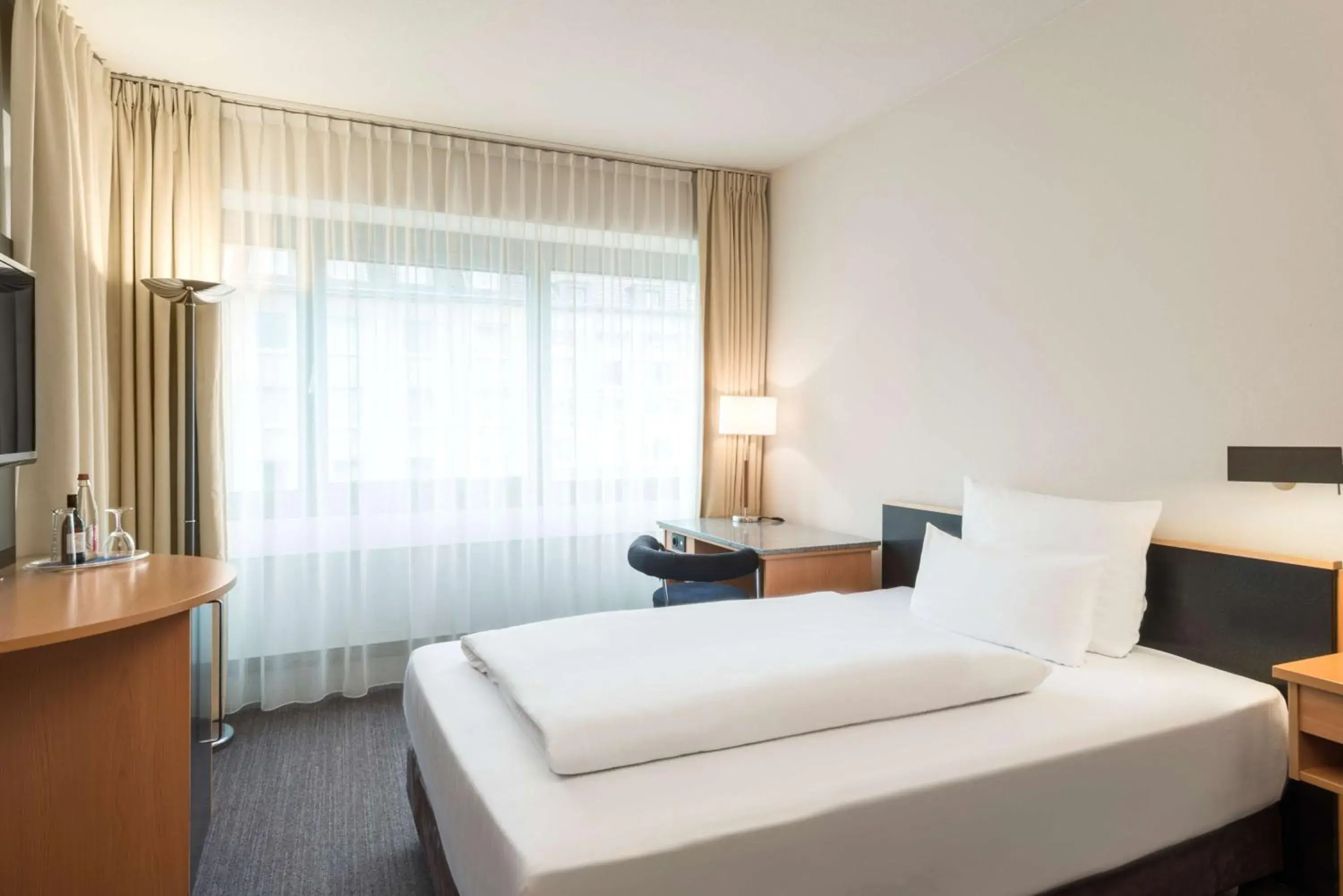 Standard Single Room in NH Düsseldorf City Standard Single Room in NH Düsseldorf City