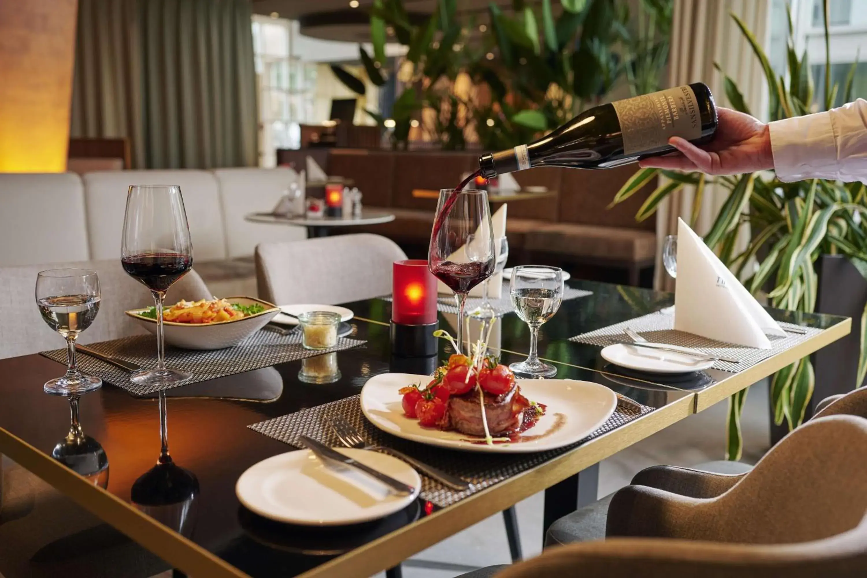 Restaurant/places to eat in NH Frankfurt Airport Restaurant/places to eat in NH Frankfurt Airport