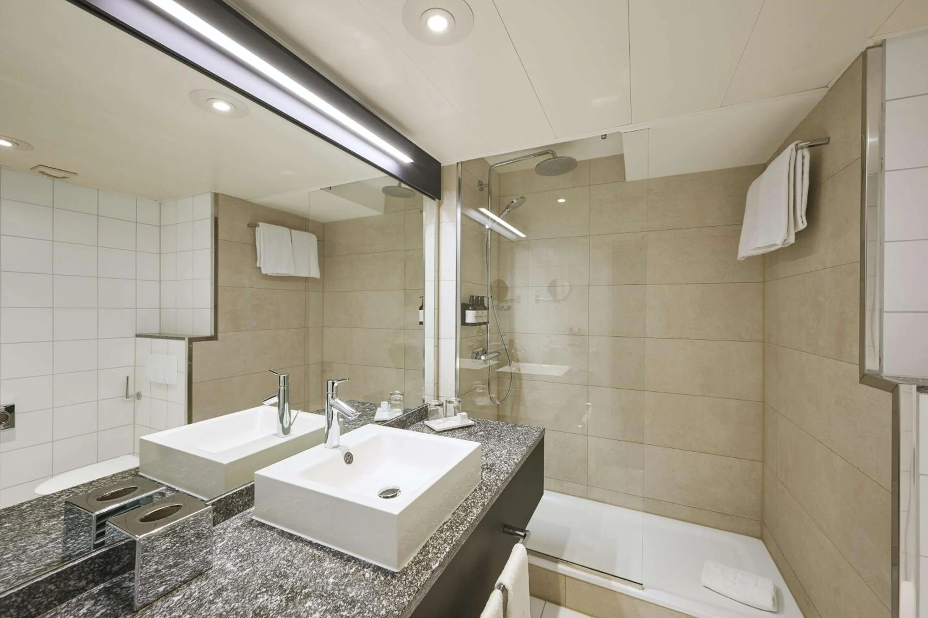 Bathroom in NH Frankfurt Airport