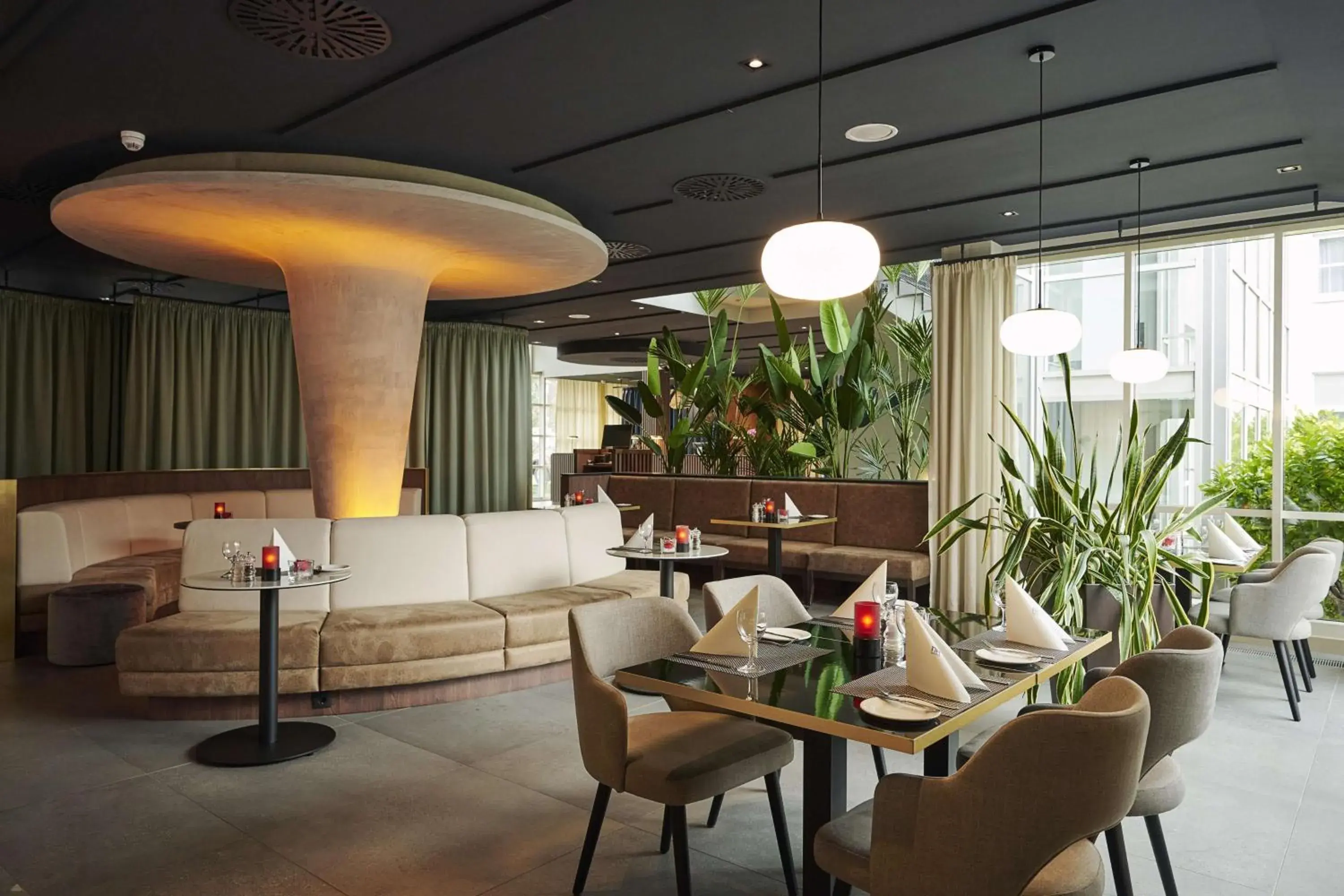 Restaurant/places to eat in NH Frankfurt Airport Restaurant/places to eat in NH Frankfurt Airport