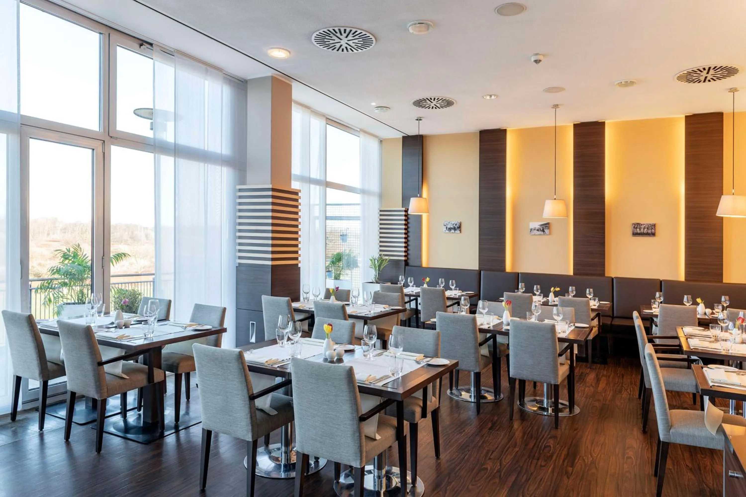 Restaurant/places to eat in NH Hamburg Horner Rennbahn