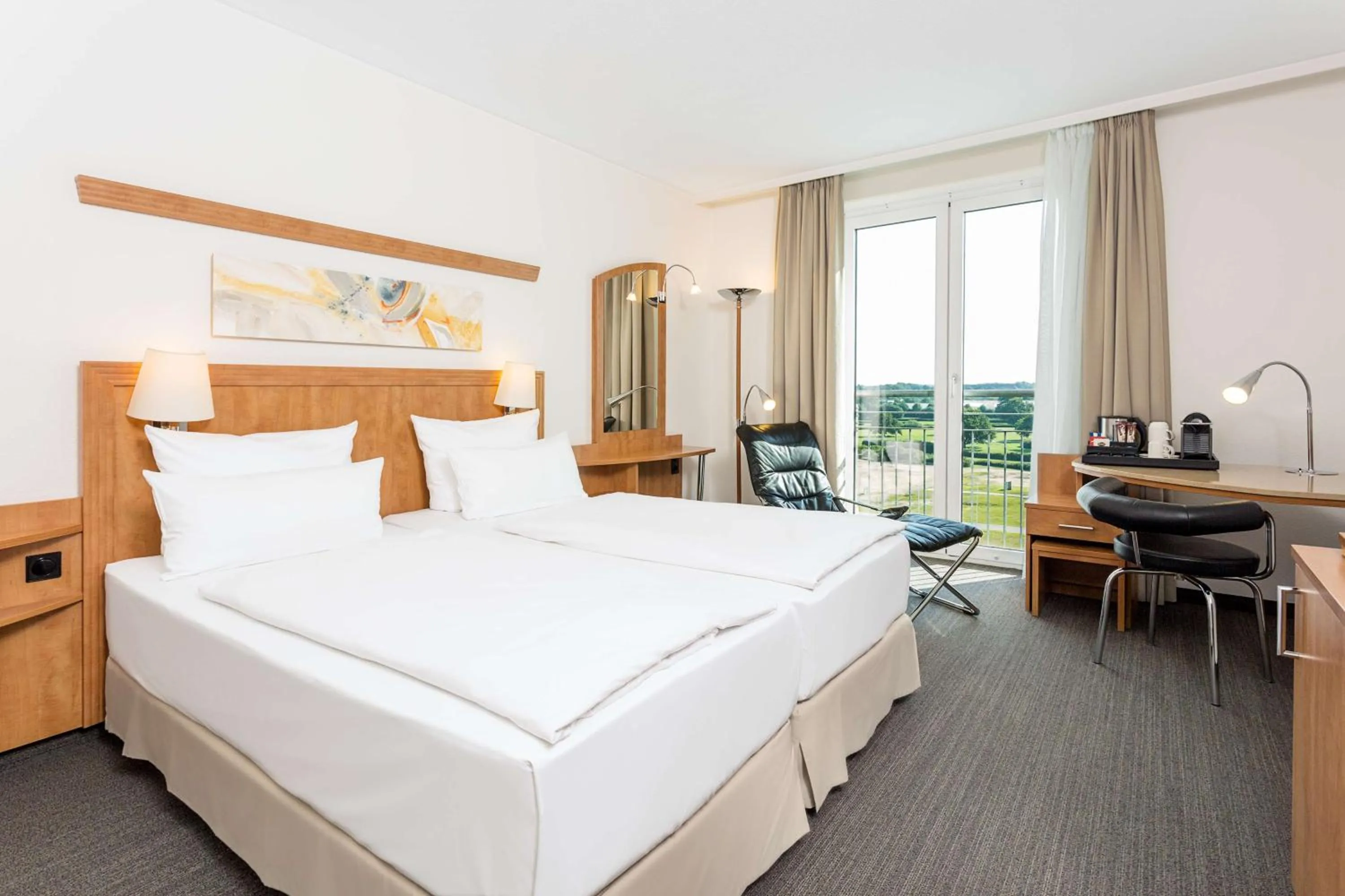 Photo of the whole room, Bed in NH Hamburg Horner Rennbahn