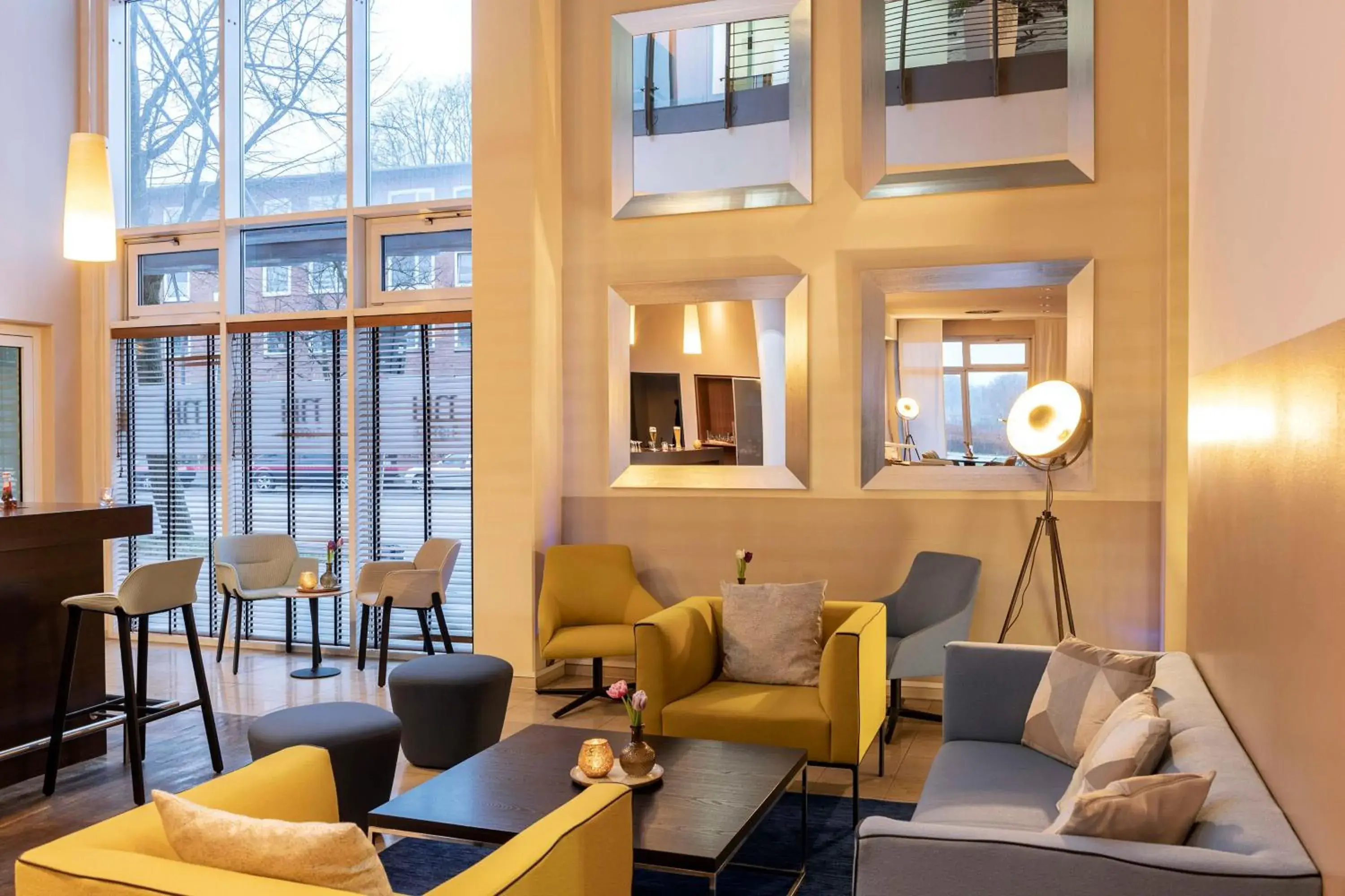 Lounge or bar in NH Hamburg Horner Rennbahn Lounge or bar in NH Hamburg Horner Rennbahn