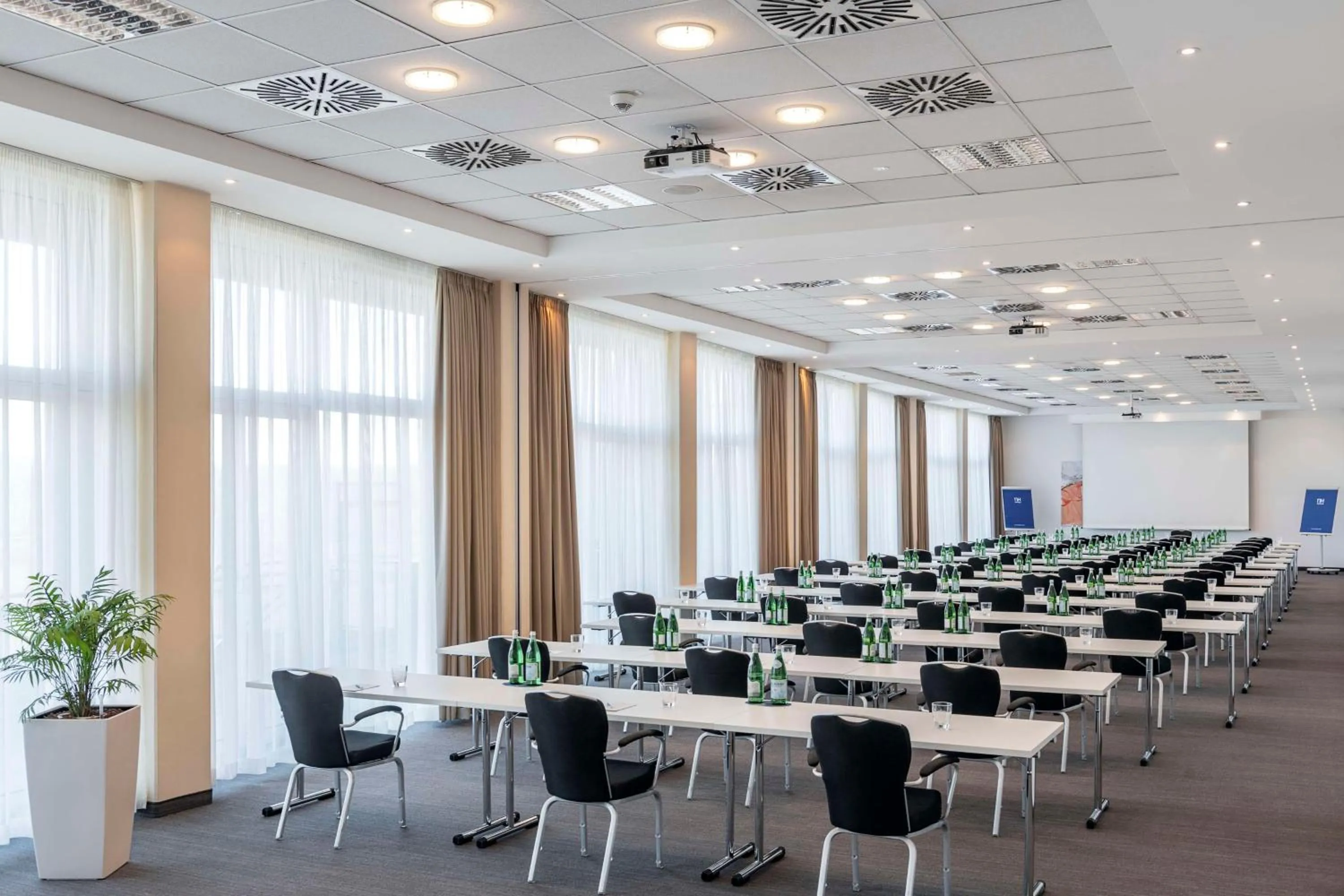 Meeting/conference room in NH Hamburg Horner Rennbahn
