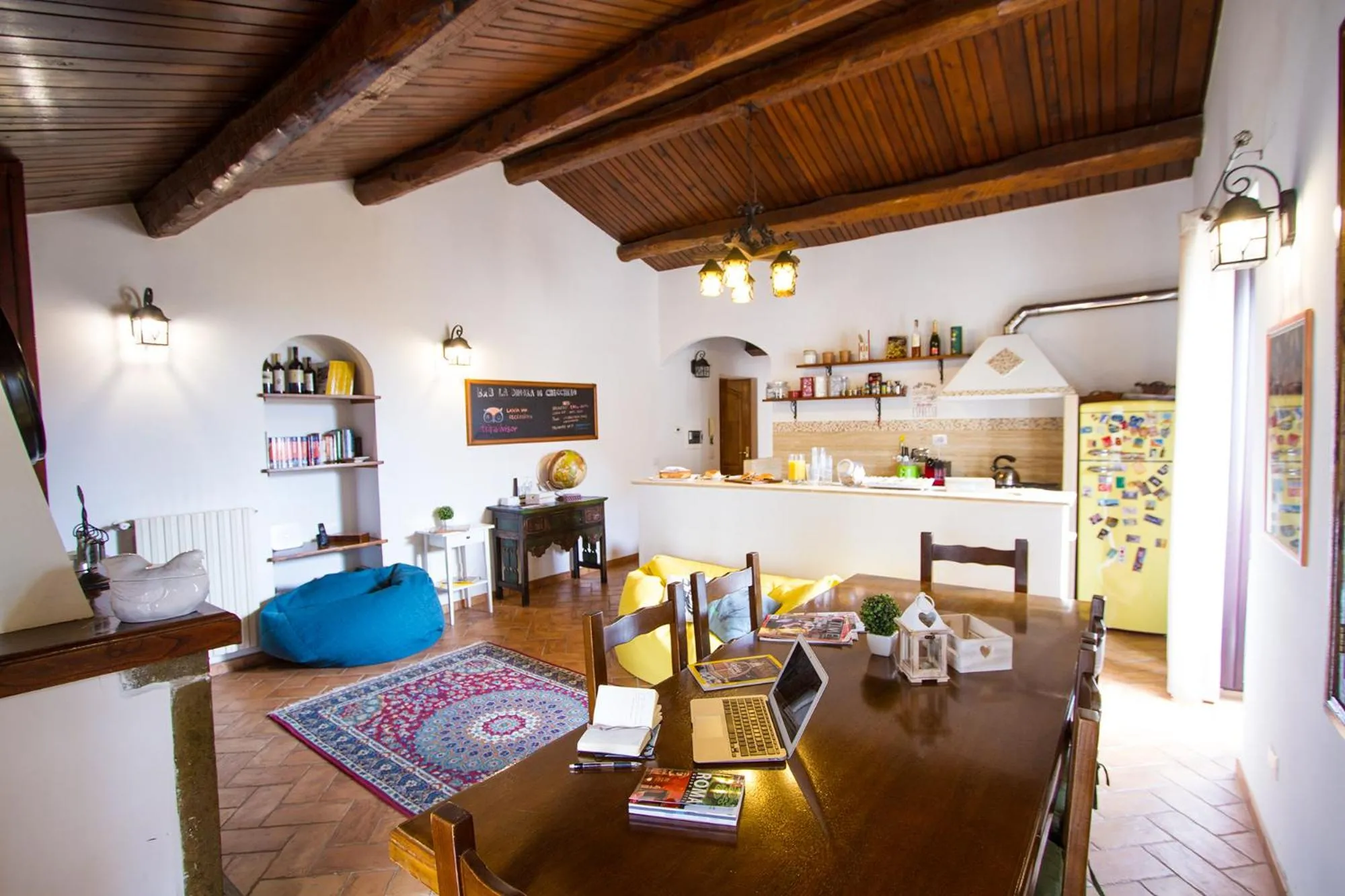 Communal lounge/ TV room in La Dimora diChecchino