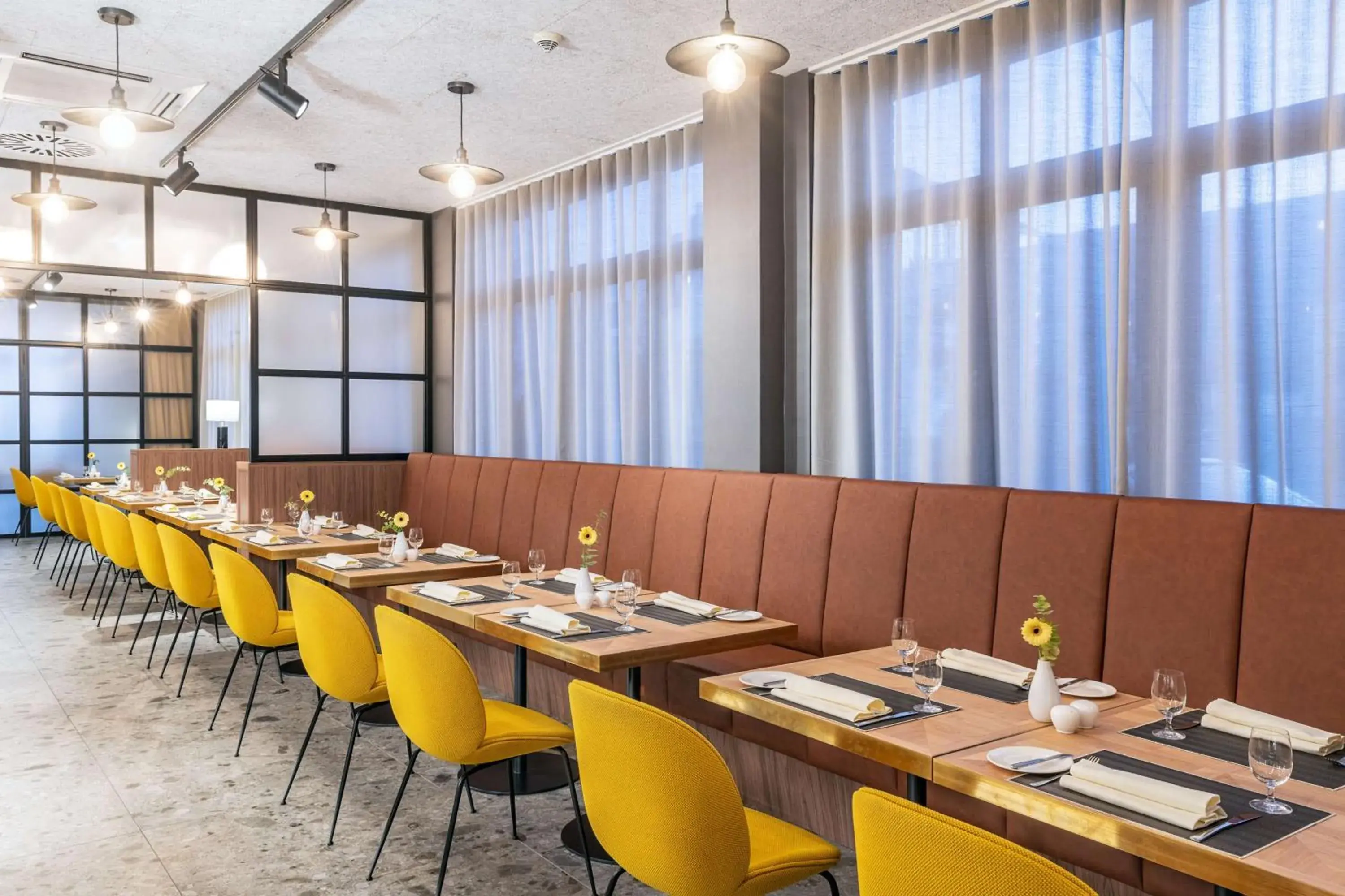 Restaurant/places to eat in NH Hamburg Altona Restaurant/places to eat in NH Hamburg Altona