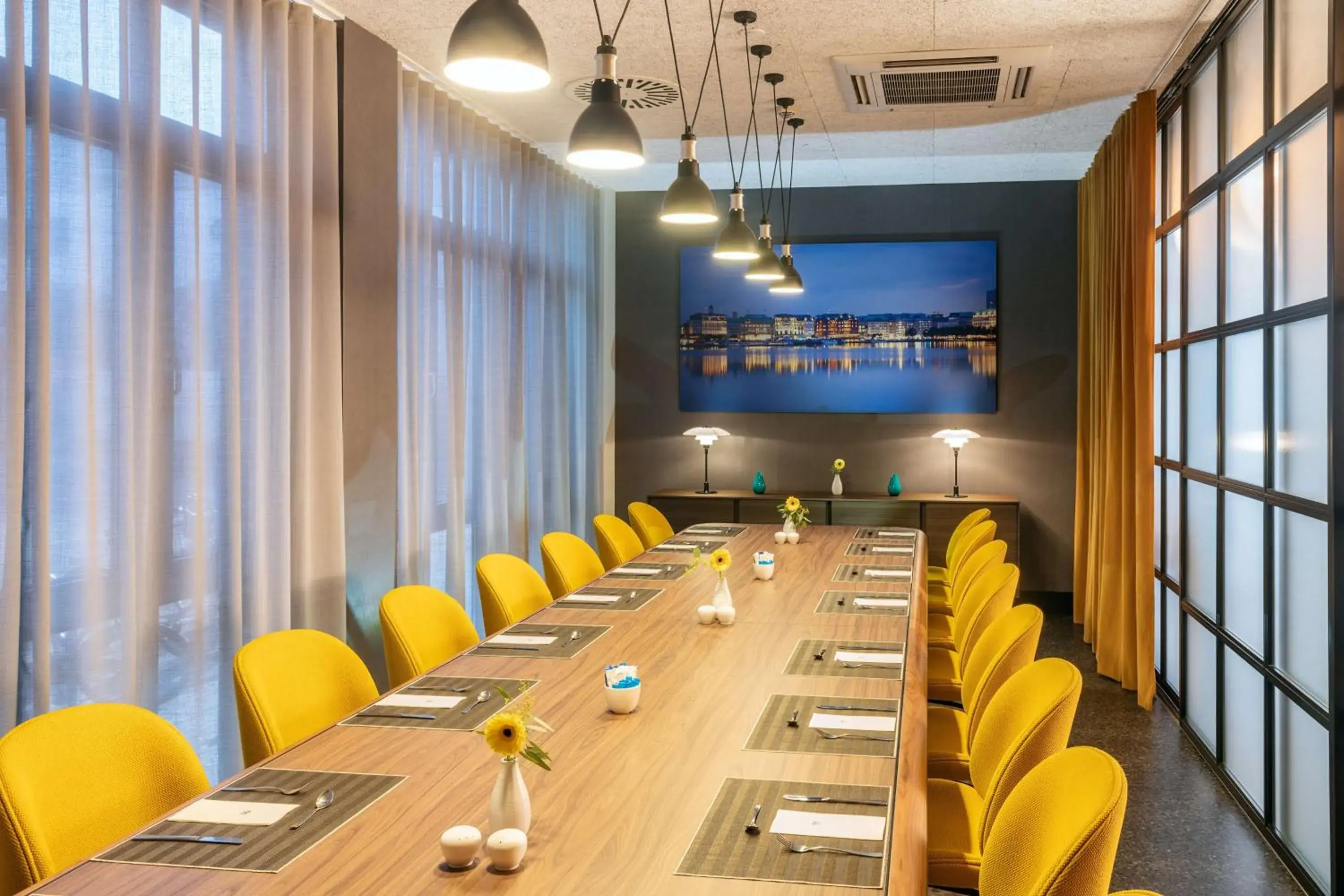 Restaurant/places to eat in NH Hamburg Altona Restaurant/places to eat in NH Hamburg Altona