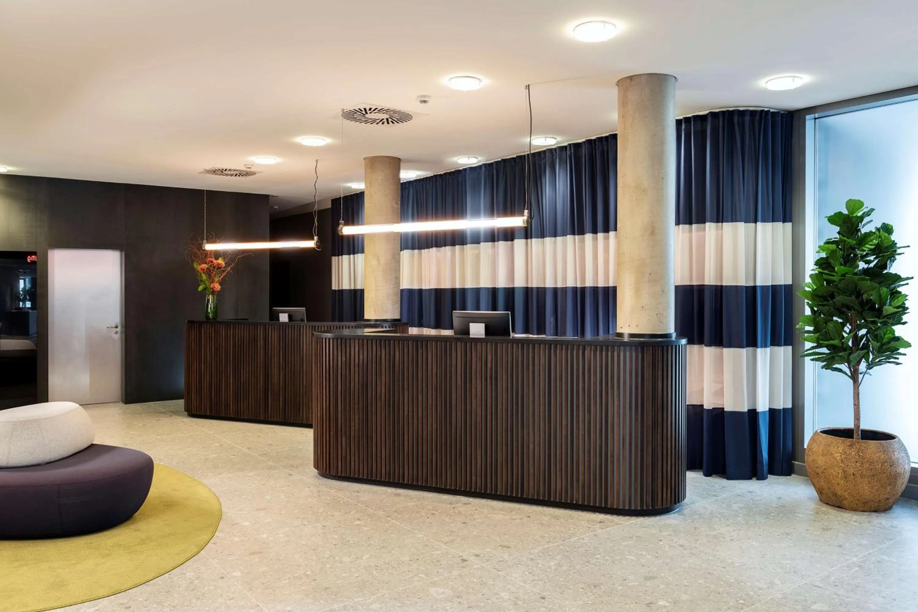 Lobby or reception in NH Köln Altstadt