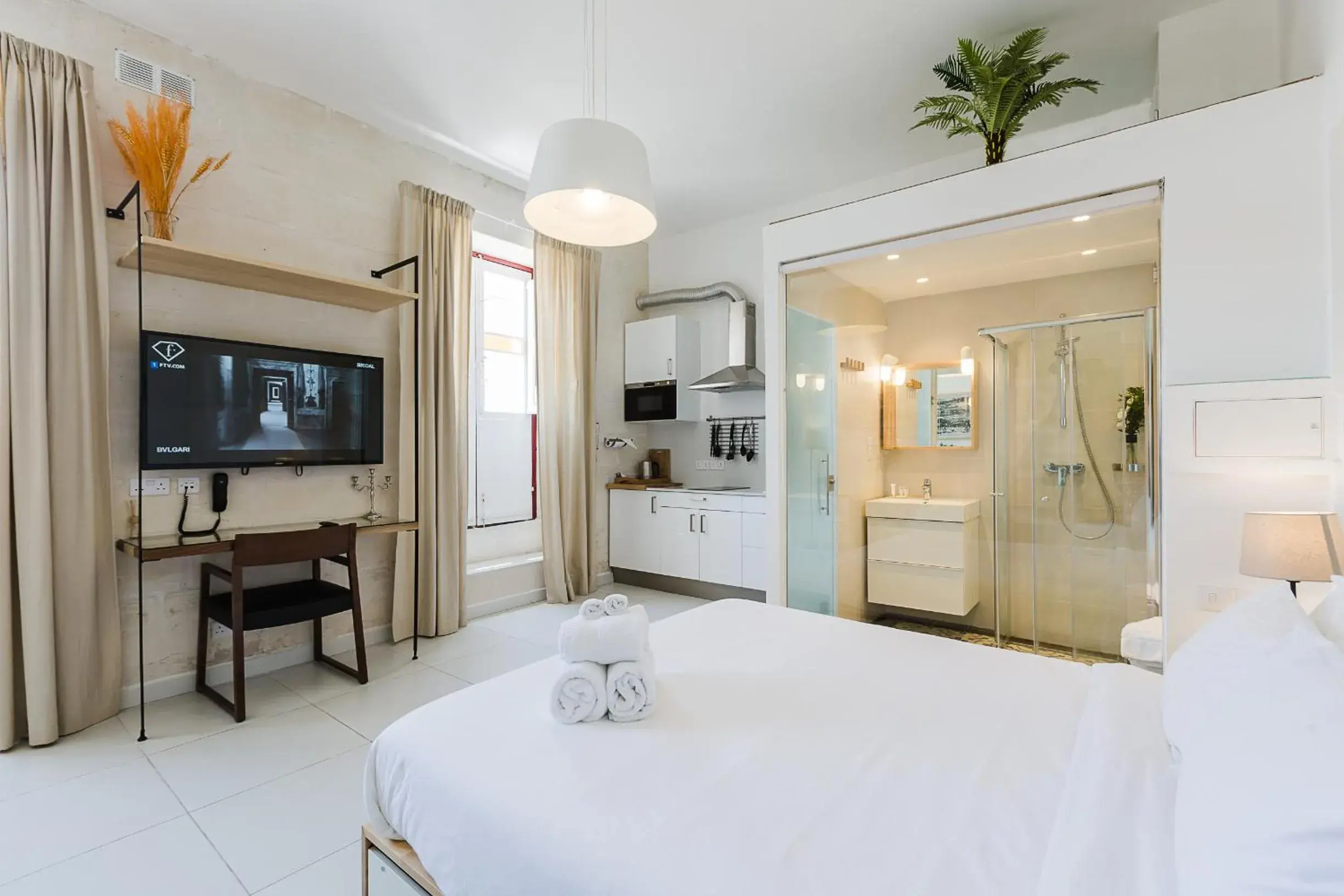 Deluxe Studio with Spa Access in Two Pillows Boutique Hostel Deluxe Studio with Spa Access in Two Pillows Boutique Hostel